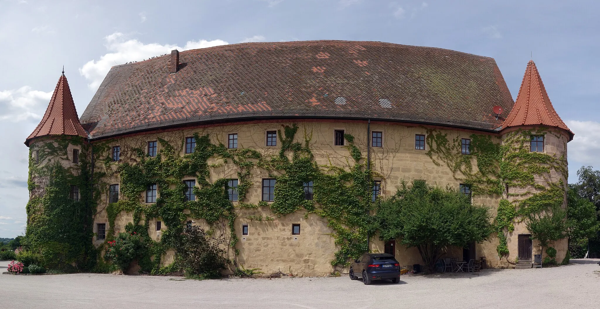 Photo showing: The southern side of Schloss Wiesenthau, a country house in Wiesenthau, northern Bavaria.