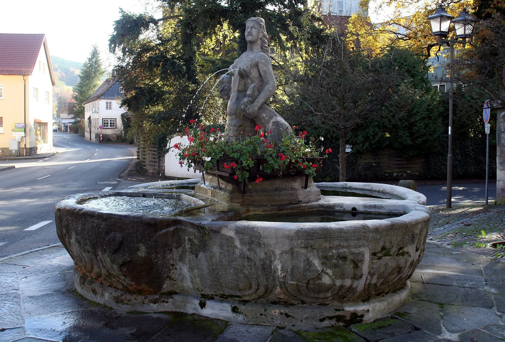 Photo showing: Brunnen Jungferkättl in Weißenbrunn in Oberfranken Landkreis Kronach