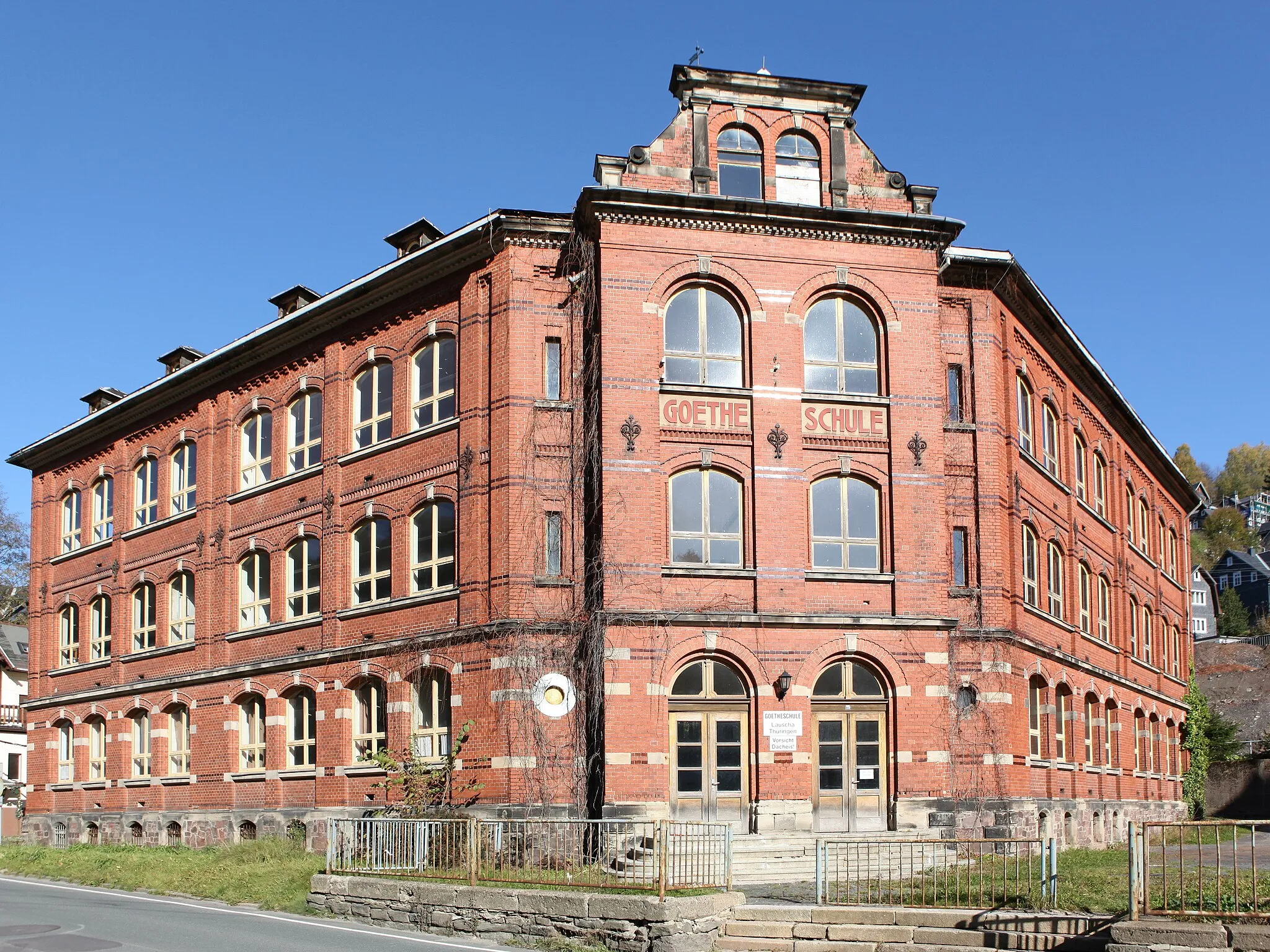 Photo showing: Schulgebäude (Goethe-Schule), 1897, Karl Rommel, Lauscha, Bahnhofstraße 29