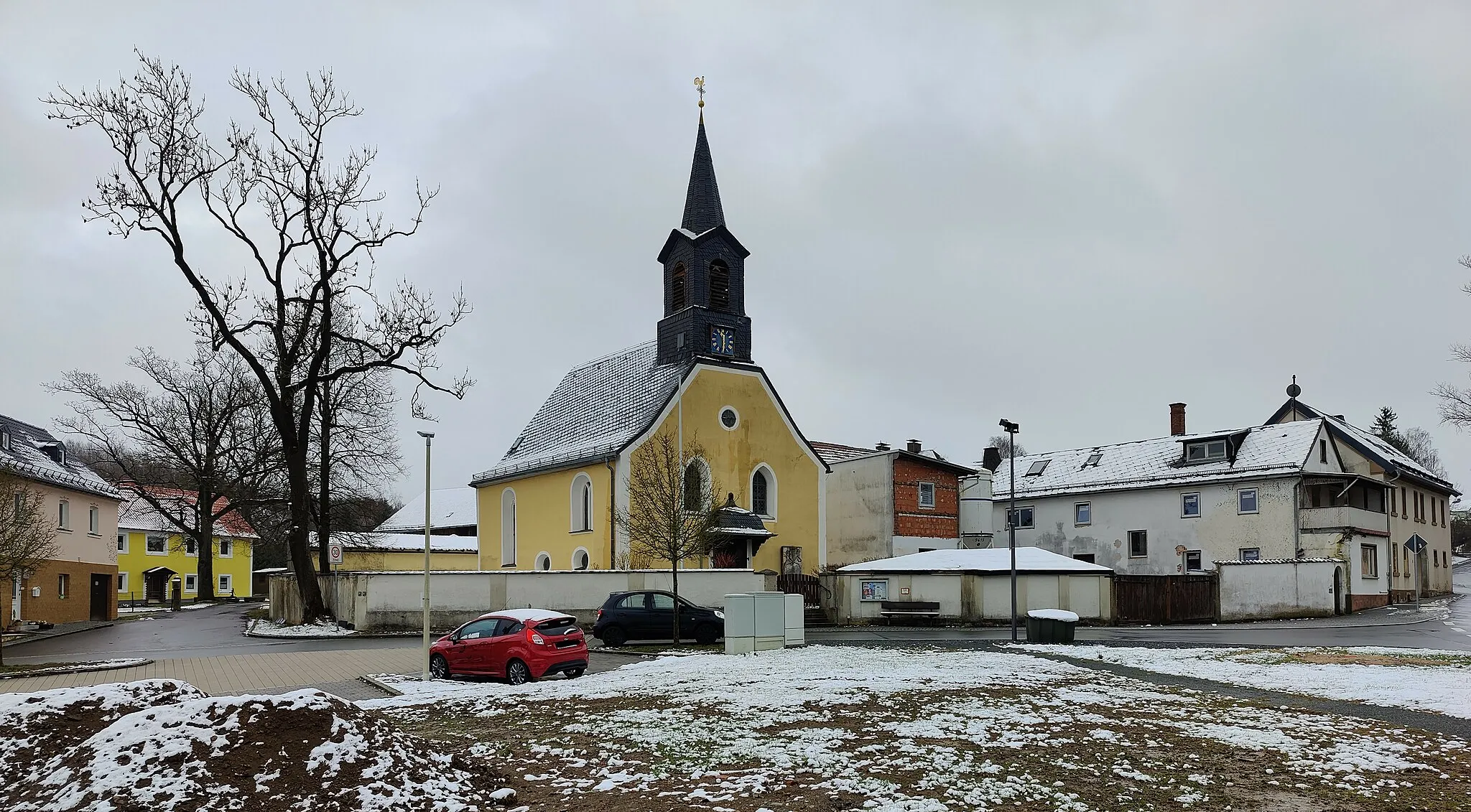 Photo showing: Evangelisch-lutherische St.-Peter-und-Paul-Kirche Döhlau, Landkreis Hof, Oberfranken, Bayern, Deutschland