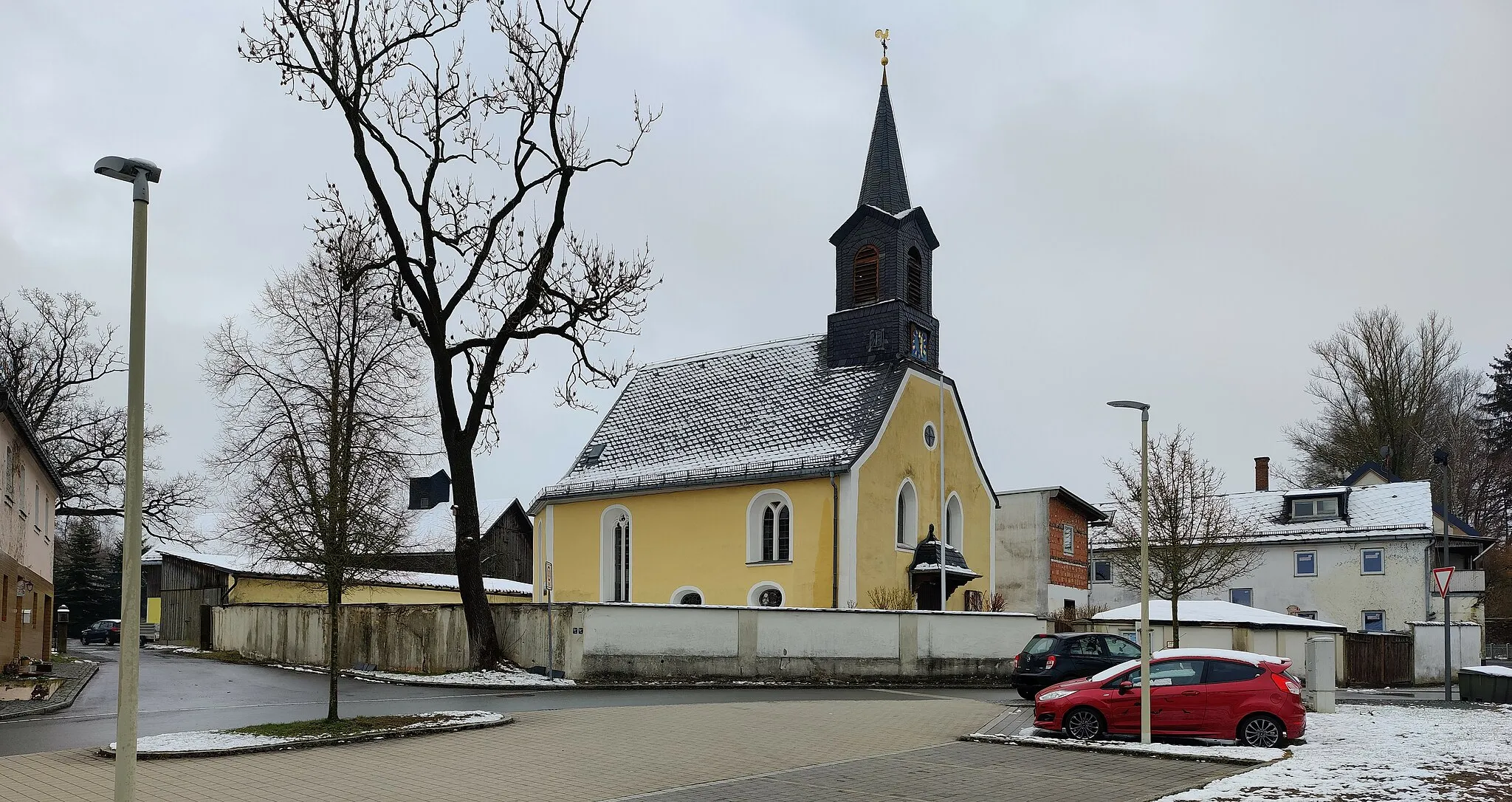 Photo showing: Evangelisch-lutherische St.-Peter-und-Paul-Kirche Döhlau, Landkreis Hof, Oberfranken, Bayern, Deutschland