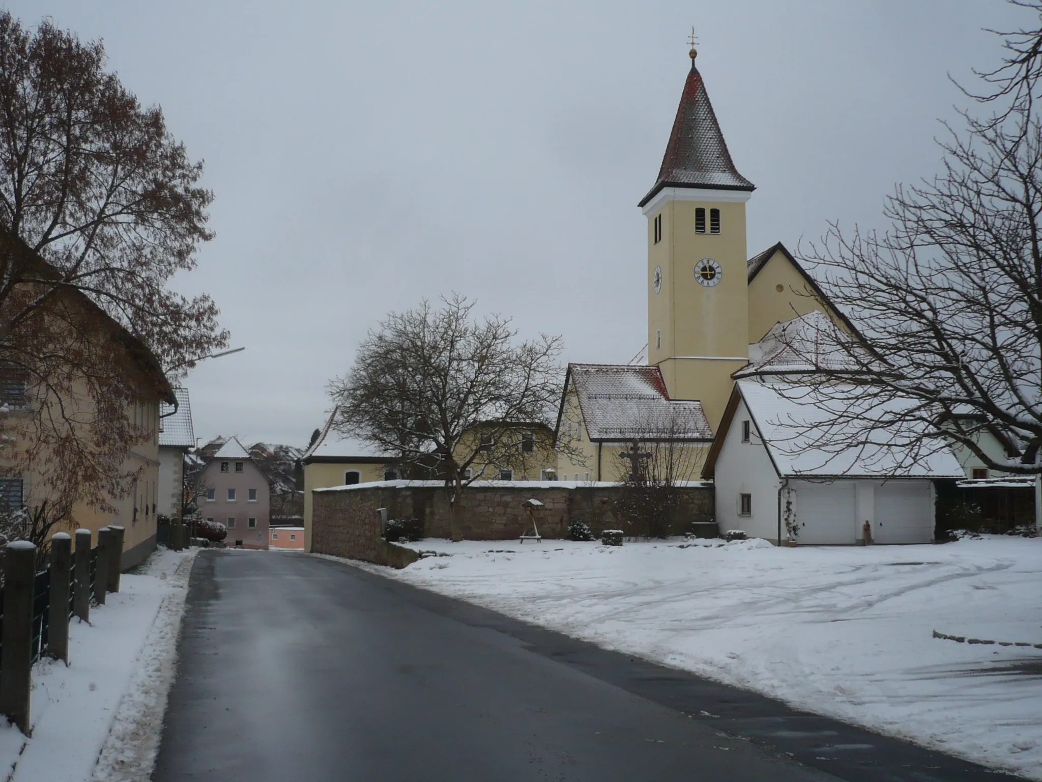 Photo showing: Kirchenpingarten Hauptstraße