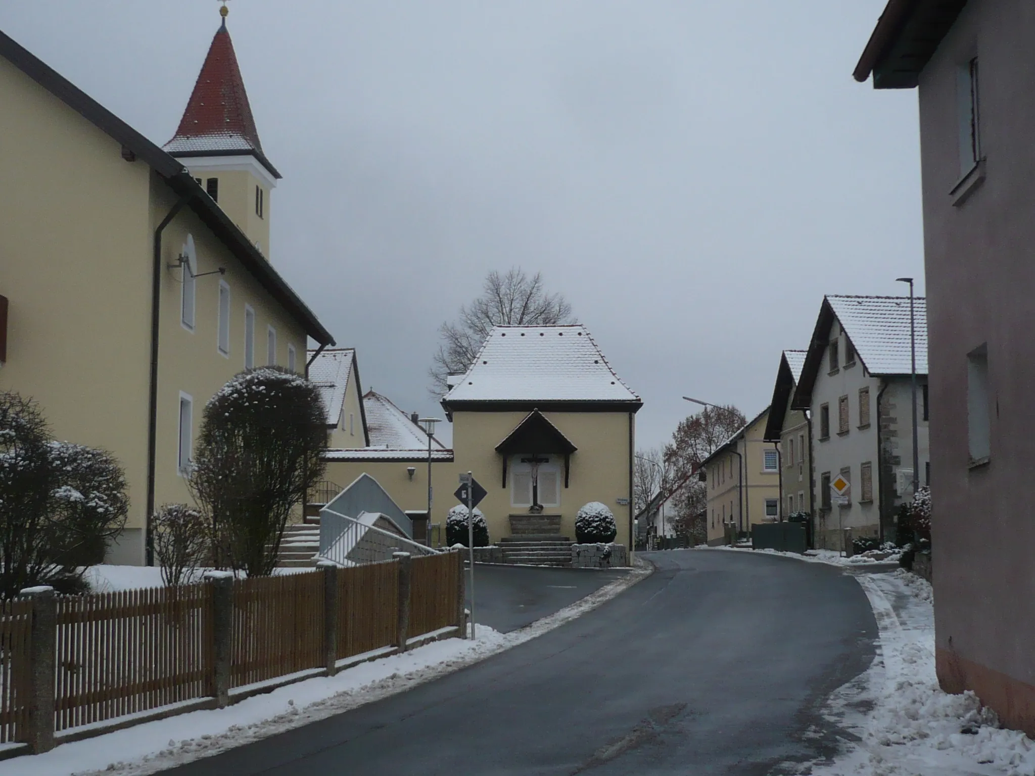 Photo showing: Kirchenpingarten Hauptstraße