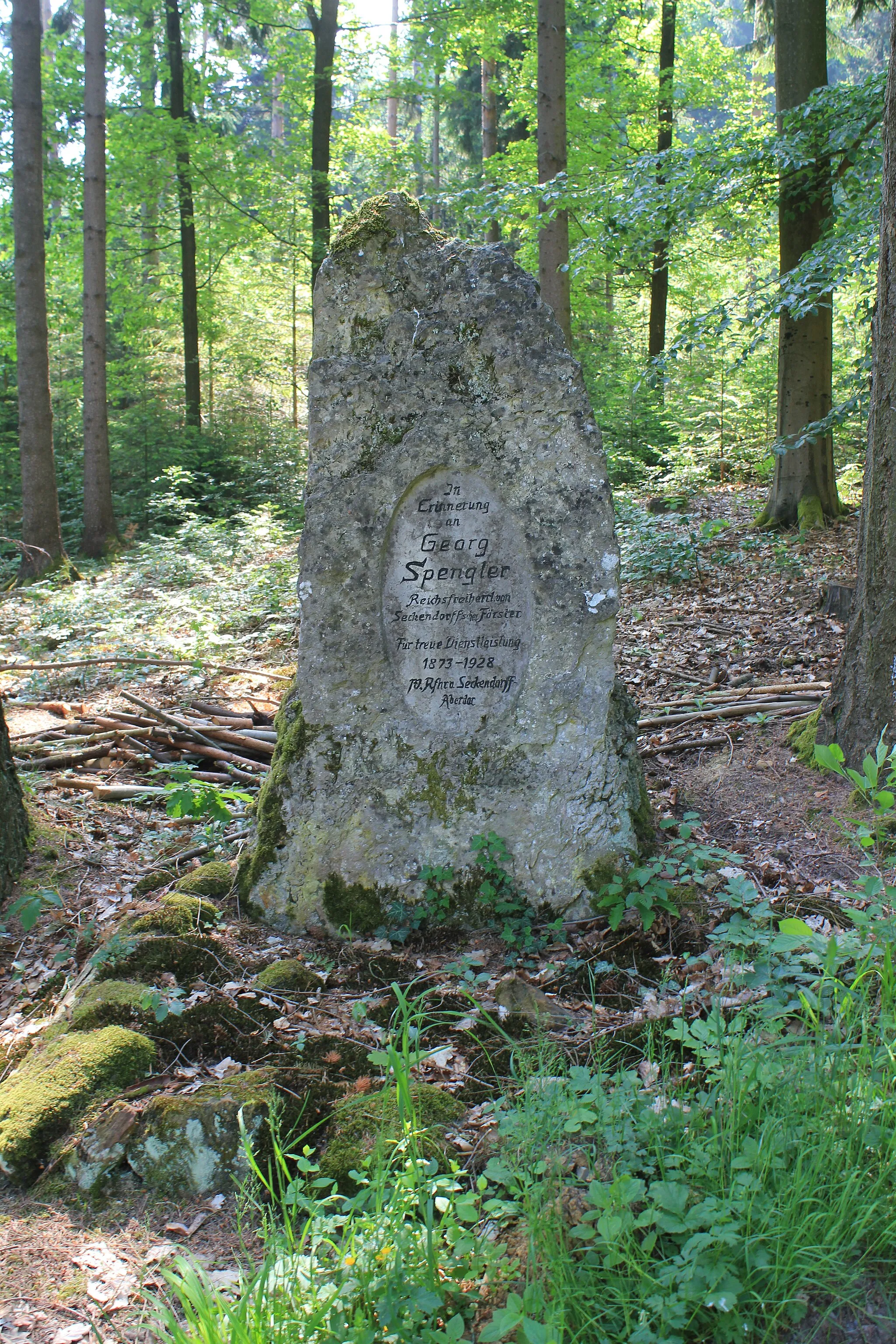 Photo showing: Gedenkstein für den Seckendorffschen Förster Georg Spengler am Nordhang des Külmitz