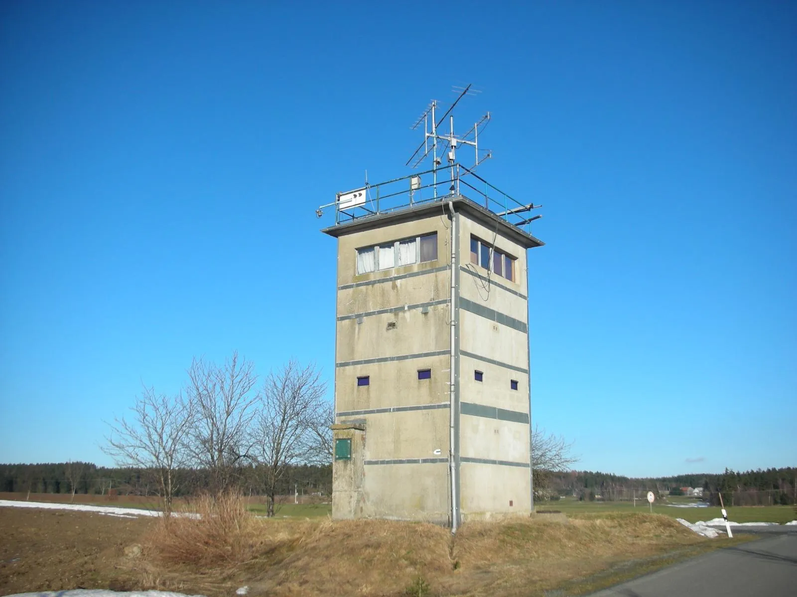 Photo showing: ehemaliger Grenzturm bei Tiefenbrunn in Richtung Mittelhammer , jetzt als Amateurfunkturm "Dreiländereck" genutzt