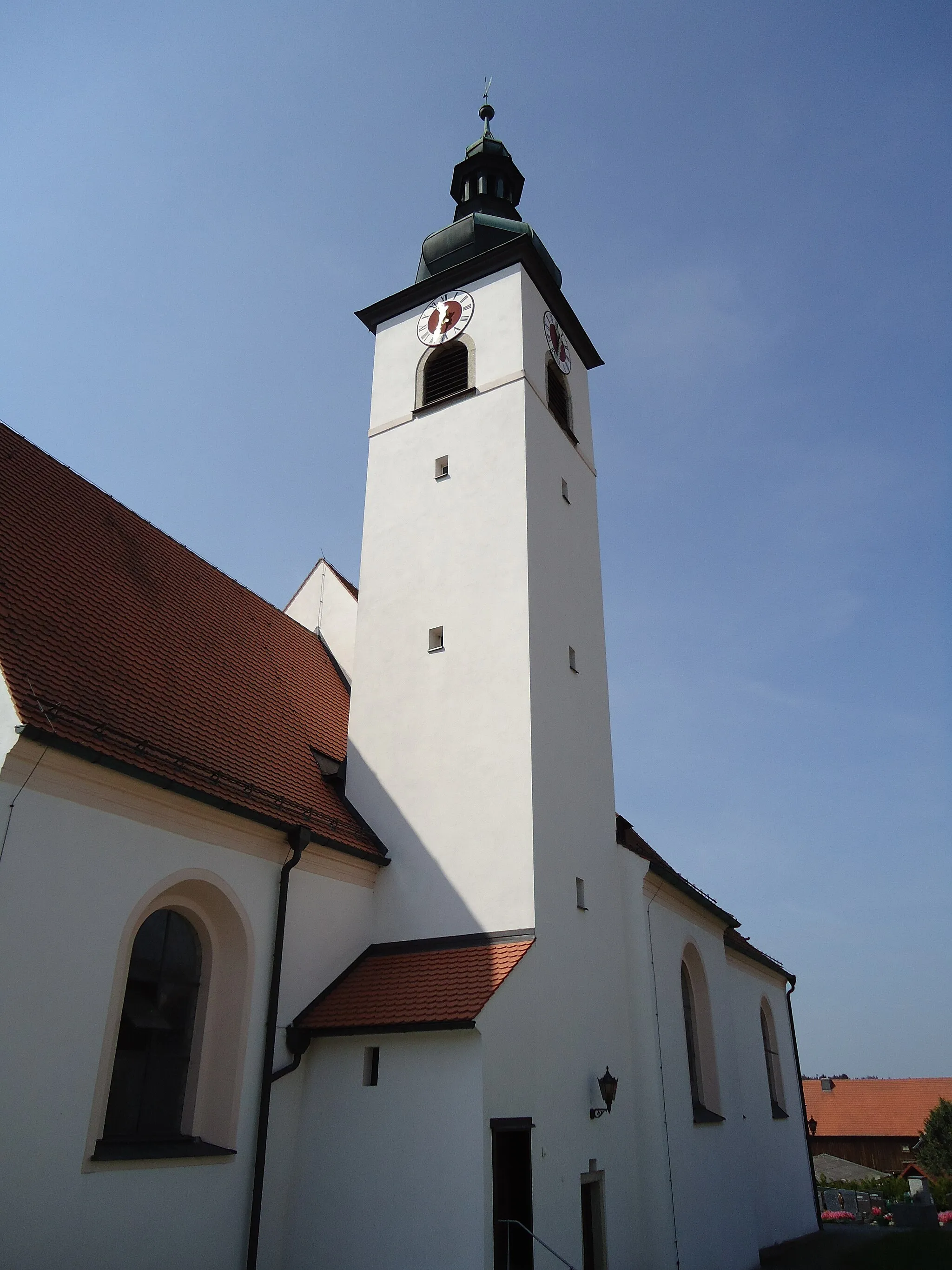 Photo showing: Kirchturm der Pfarrkirche Mariä Himmelfahrt Wondreb