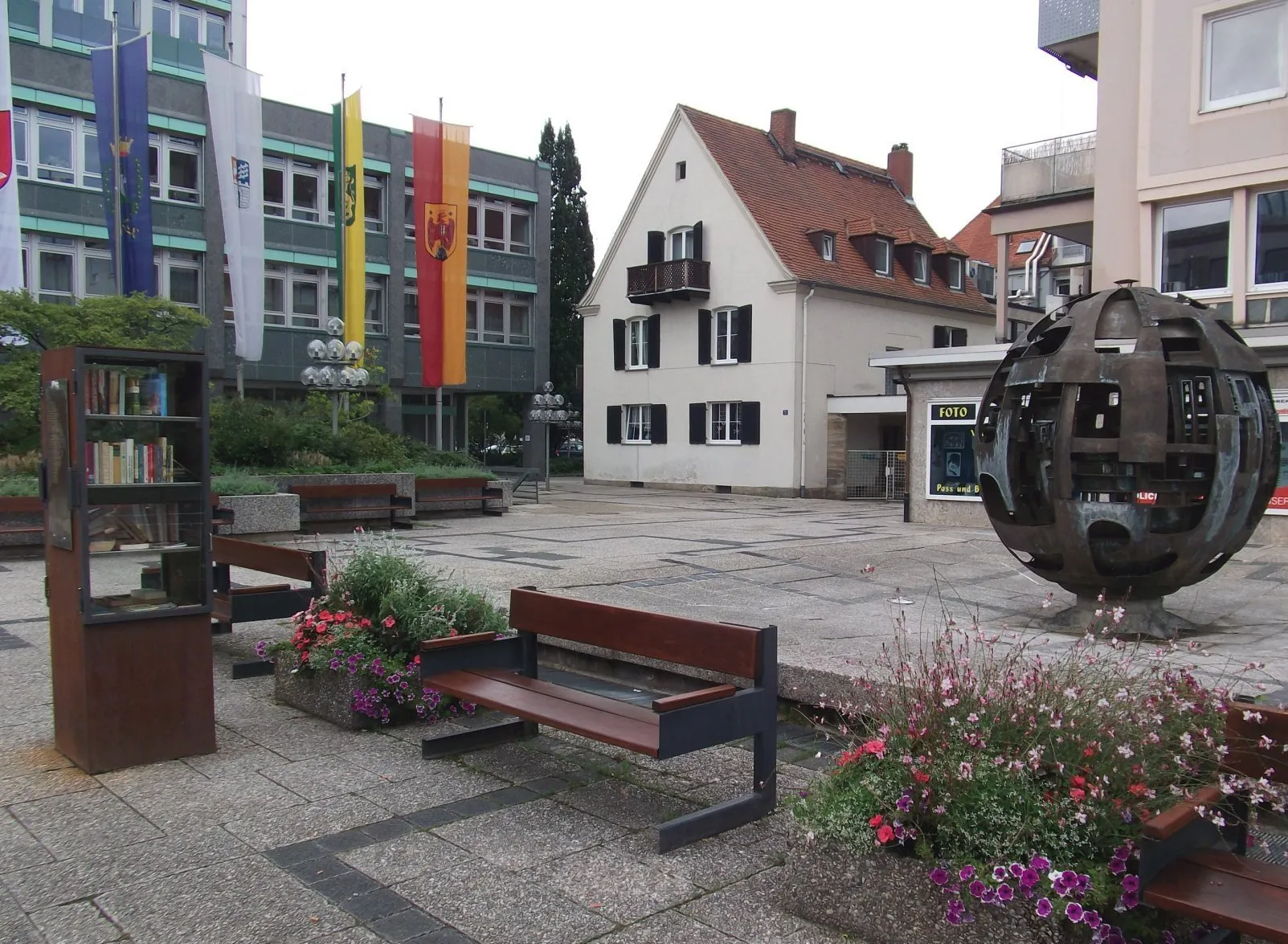 Photo showing: Öffentlicher Bücherschrank in Bayreuth am Luitpoldplatz