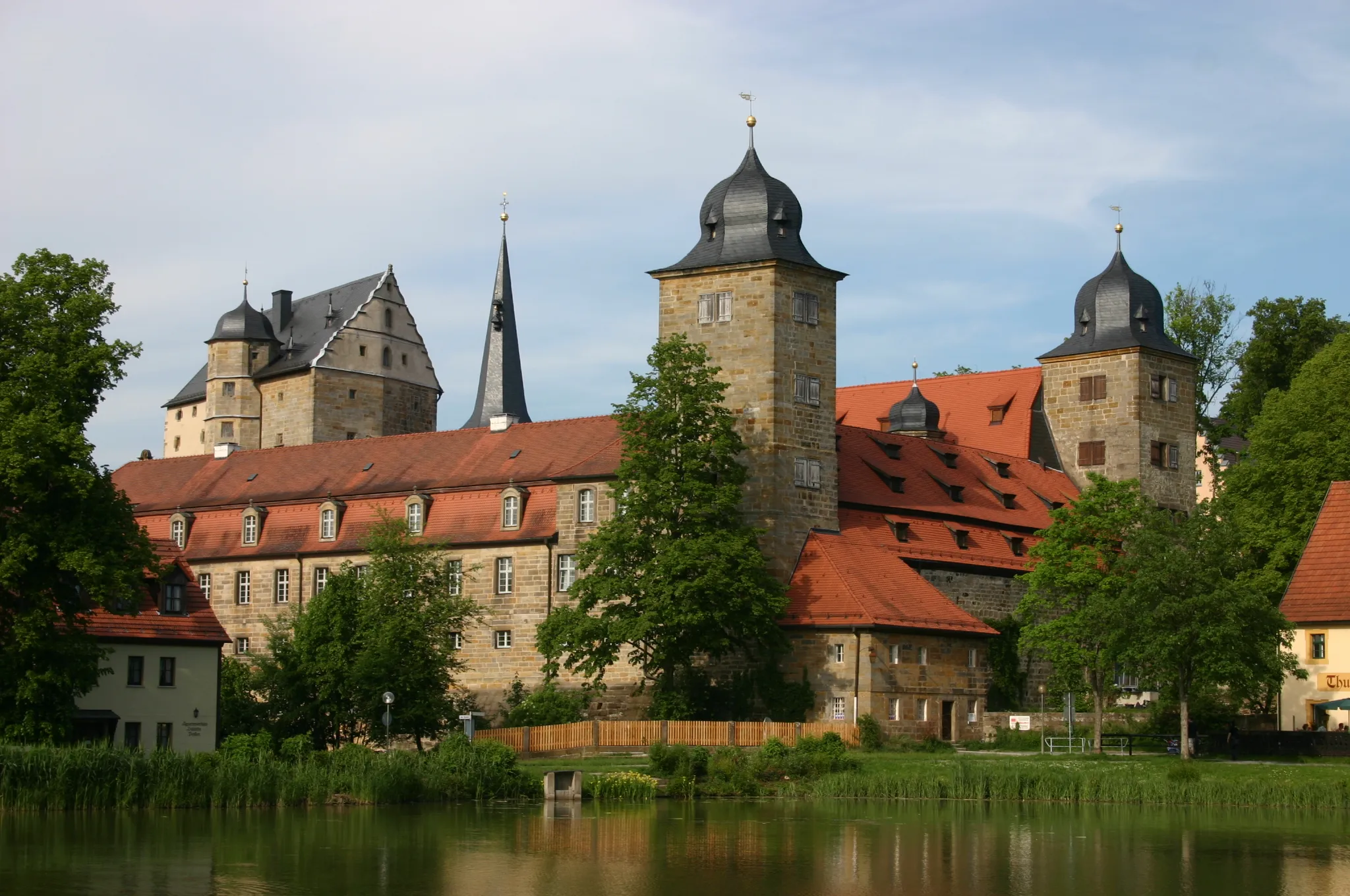 Photo showing: Thurnau Castle from the lake.