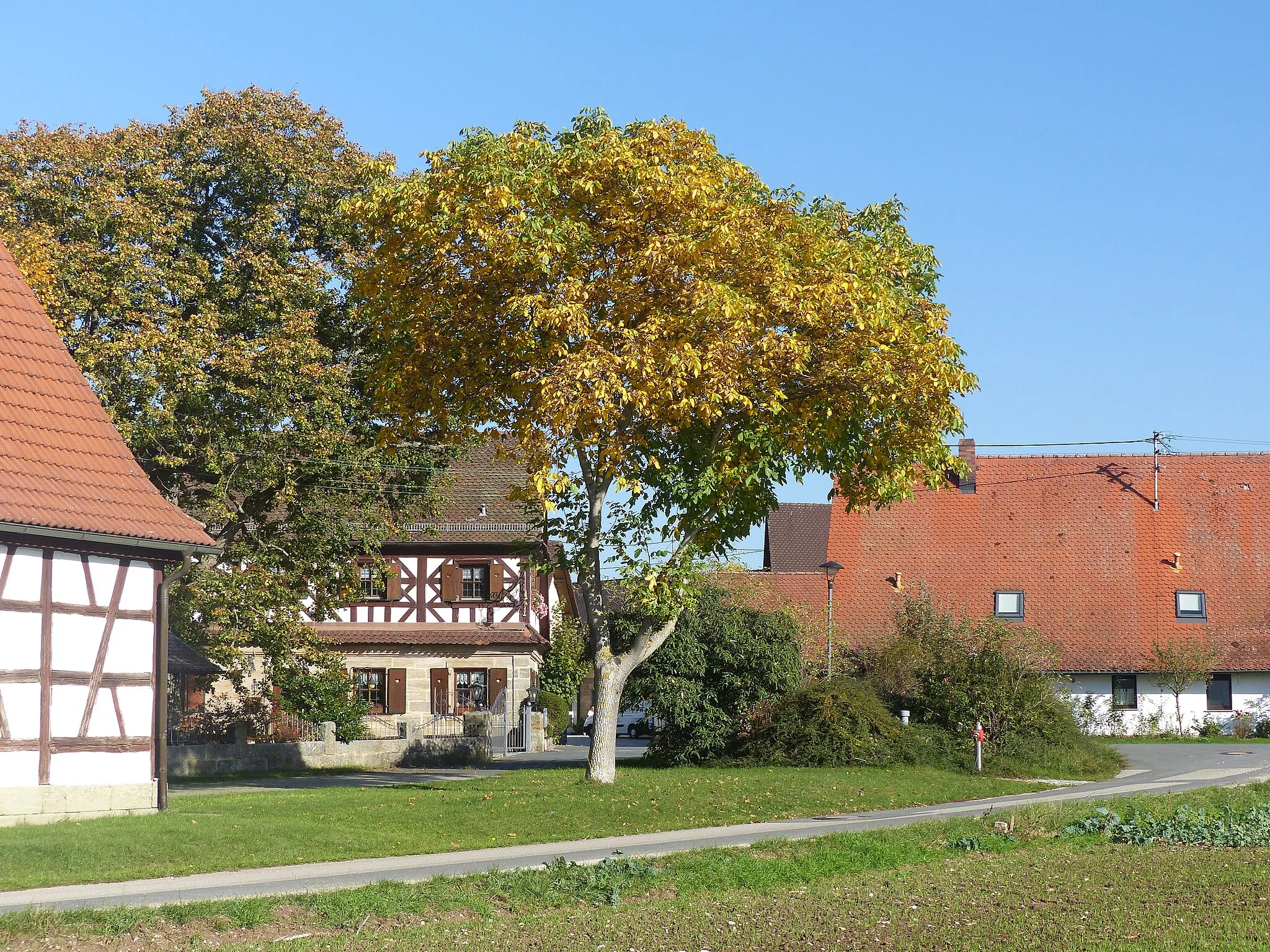 Photo showing: The hamlet Sigritzau, a district of the town of Forchheim.