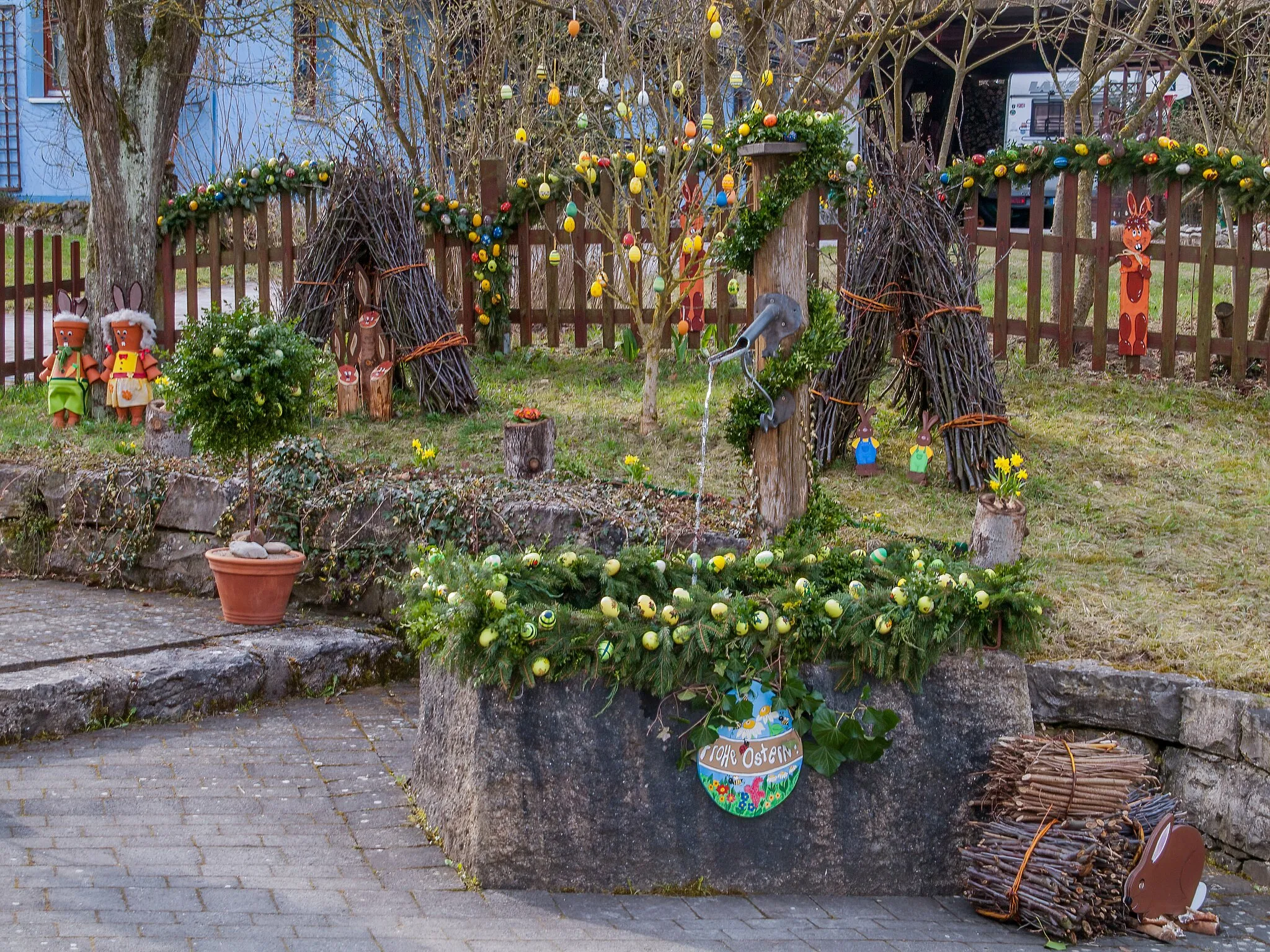 Photo showing: Easter fountain in Drügendorf in Franconian Switzerland