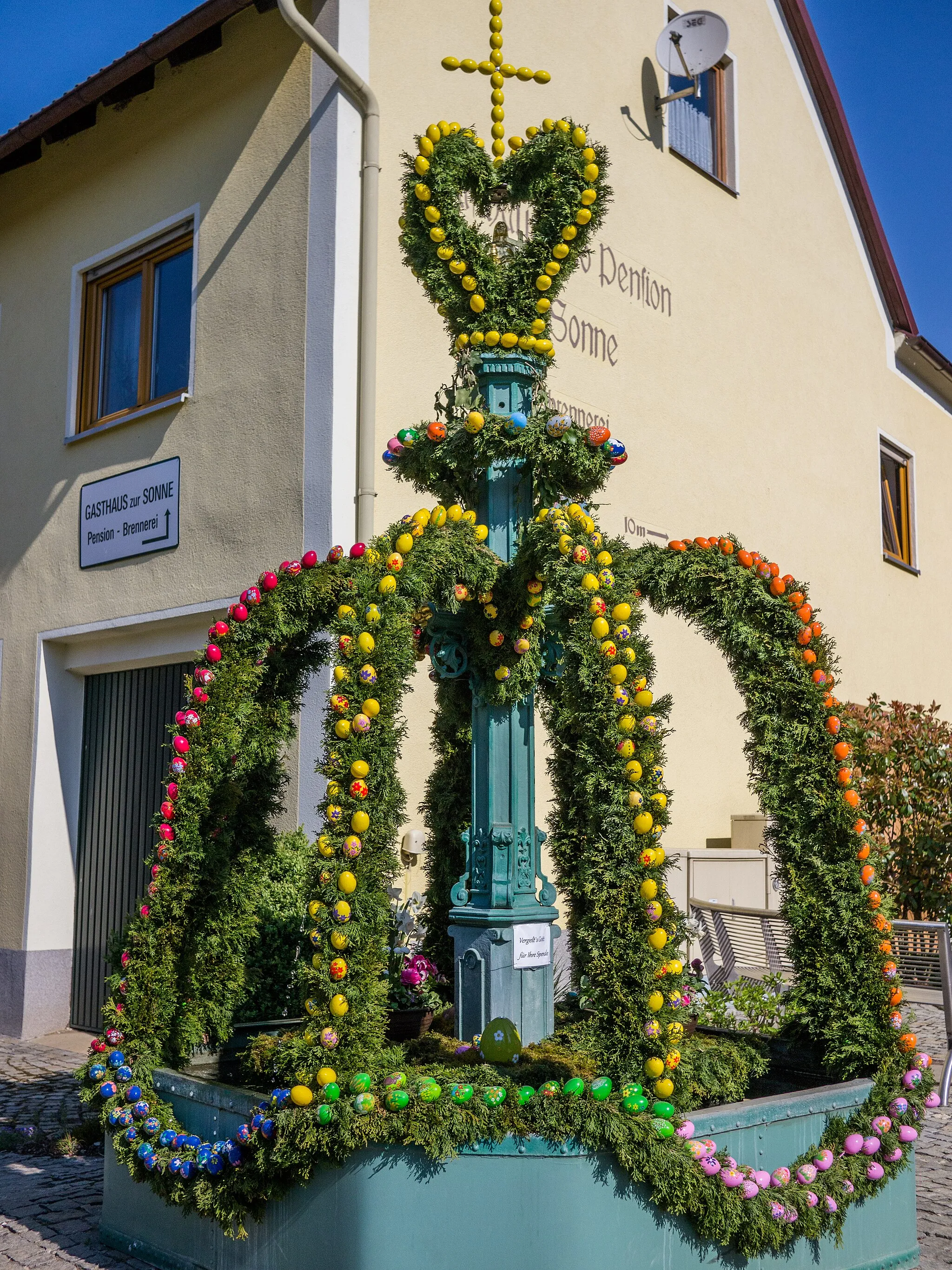 Photo showing: Easter fountain  in Oberehrenbach 2011