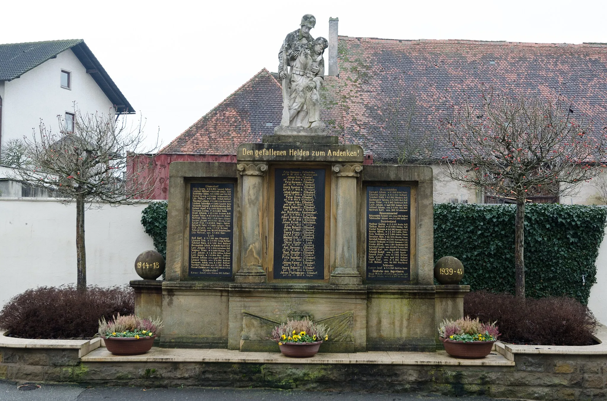 Photo showing: Schlüsselfeld, Elsendorf, Kriegerdenkmal, bei Dorfstraße 10