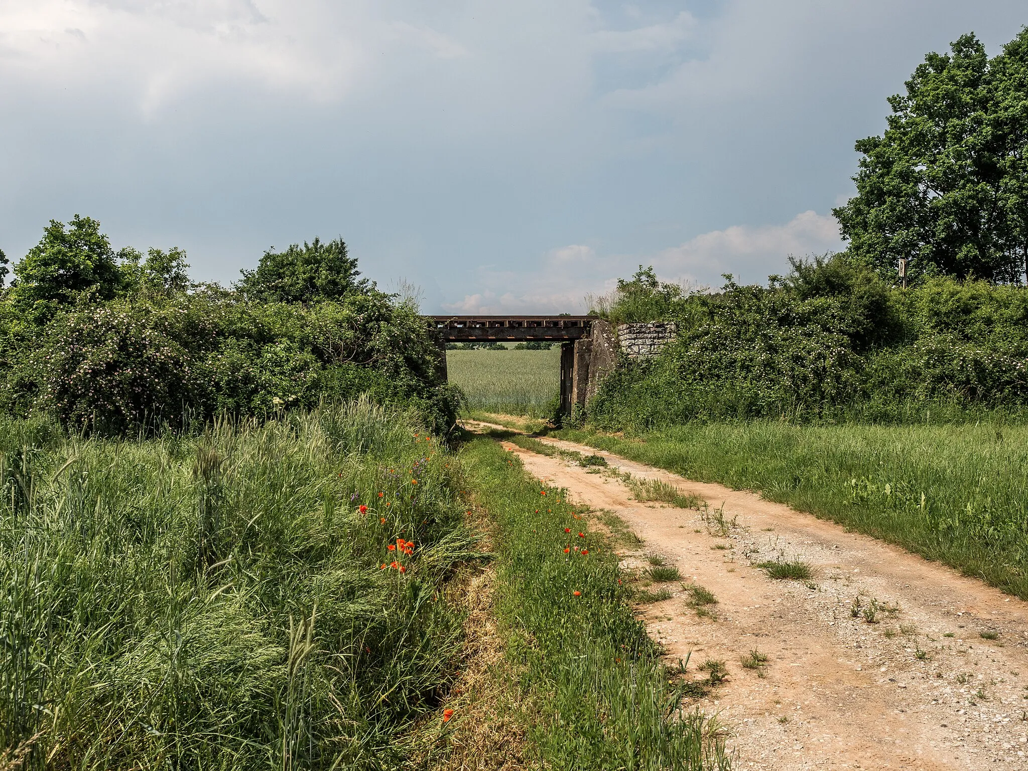 Photo showing: Underpass in Sambach looking south