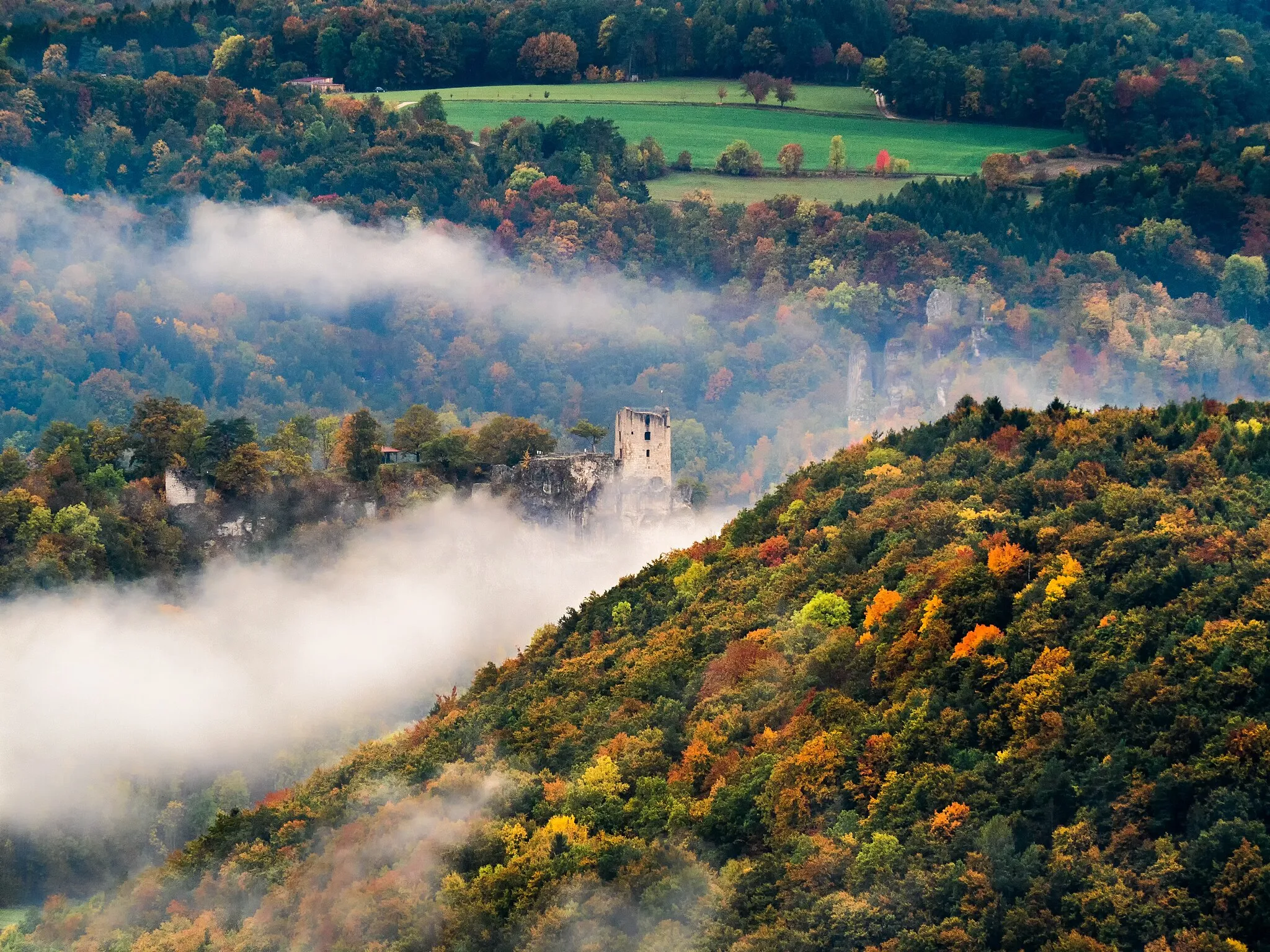 Photo showing: View from the lookout hohes Kreuz at the Neideck  ruin in Wiesenttal in in Franconian Switzerland