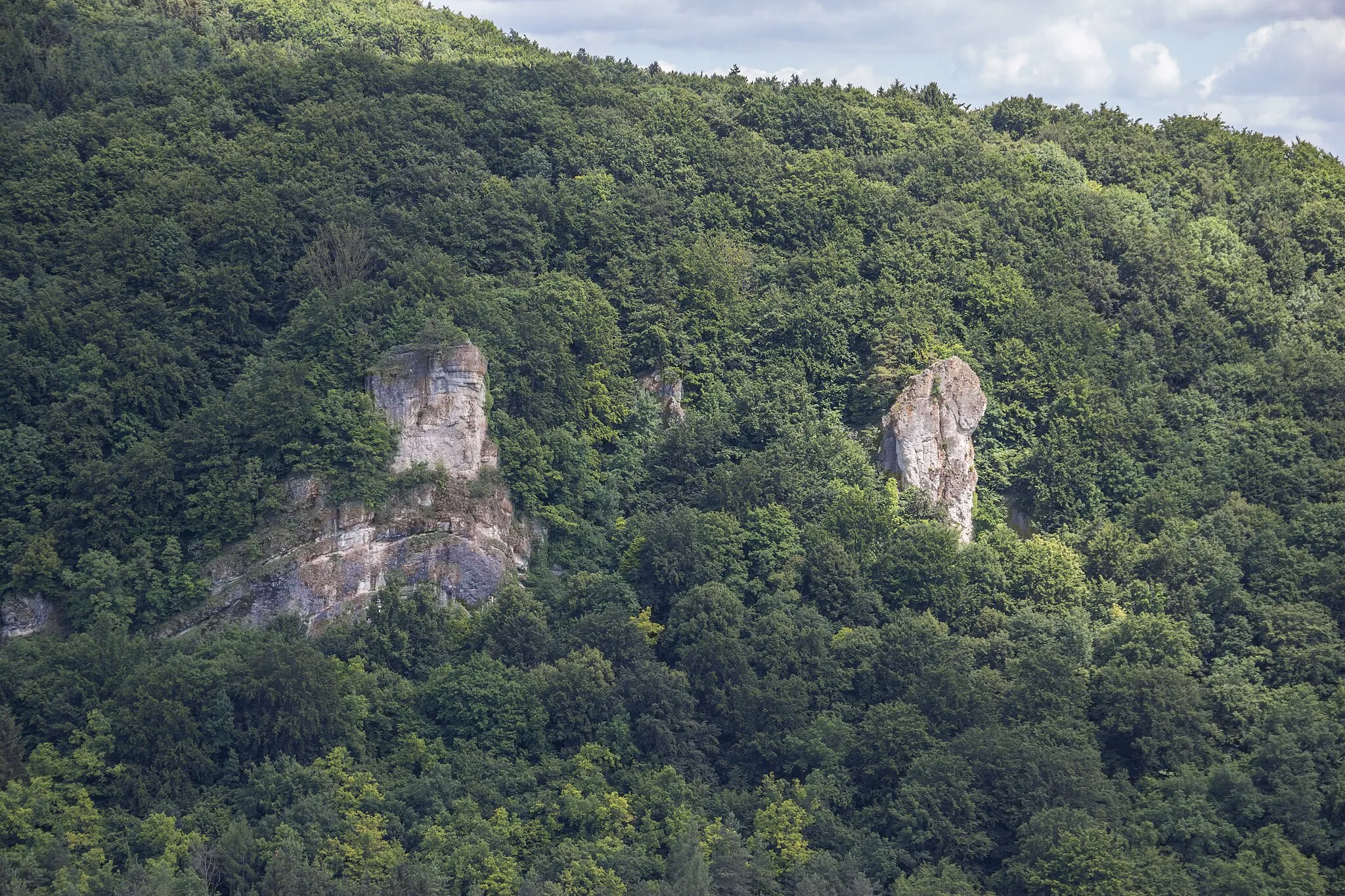 Photo showing: Geotop Müllerfelsen (474R076), Naturpark und Landschaftsschutzgebiet Fränkische Schweiz-Veldensteiner Forst, Streitberg