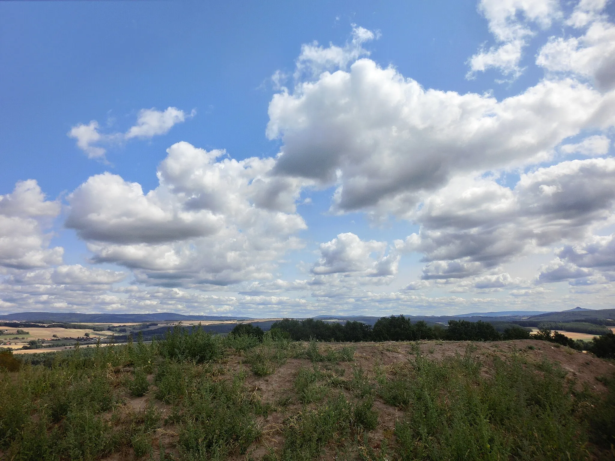 Photo showing: Aussichtshügel am Hochbehälter