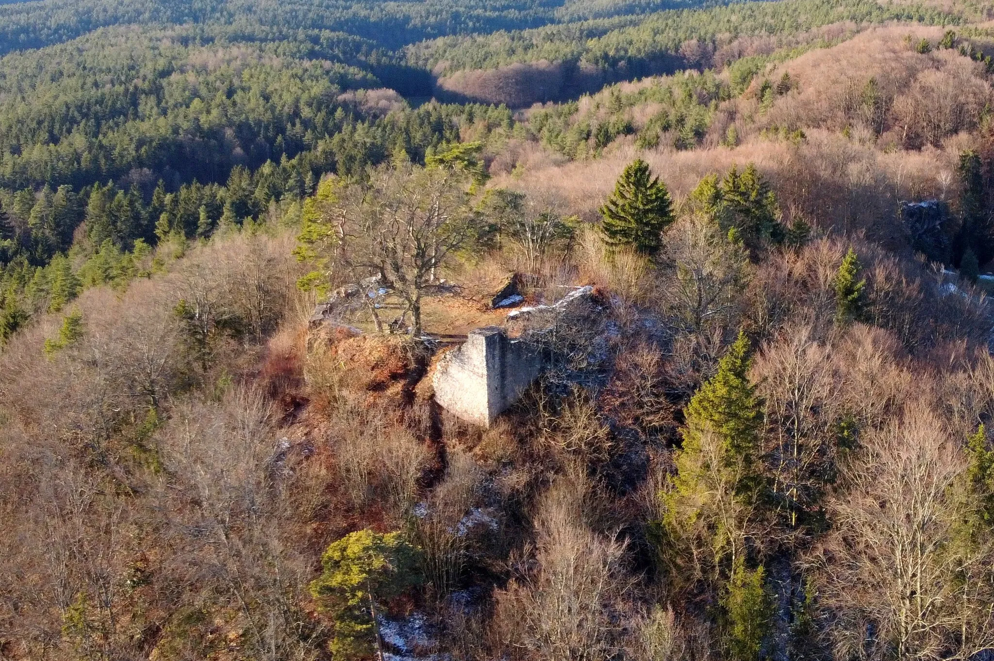 Photo showing: Luftbild der Burgruine Hollenberg (2022).