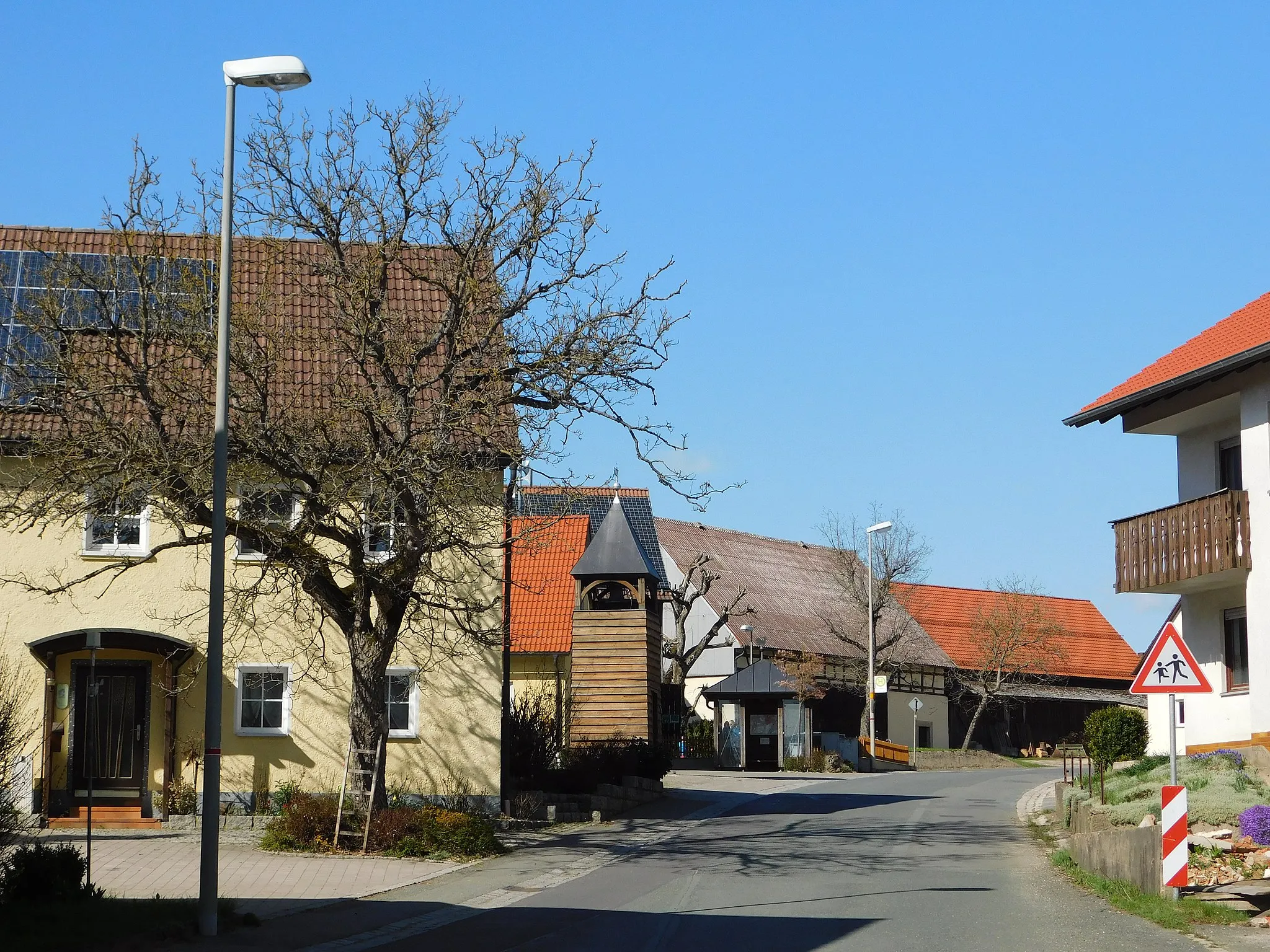 Photo showing: Village center of Gößmannsberg, a district of the market municipality Wiesenttal.