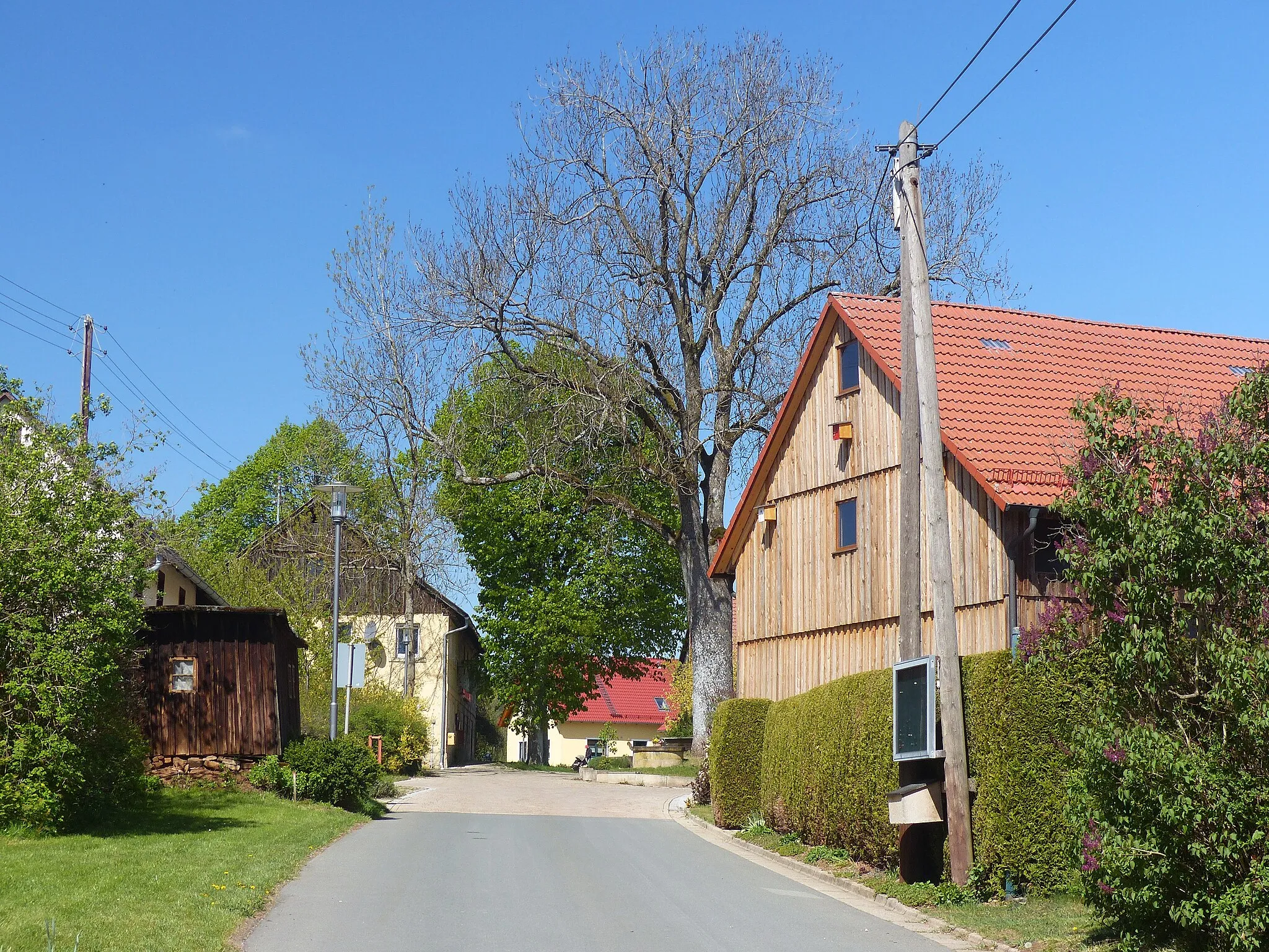 Photo showing: The village Muthmannsreuth, a district of the municipality of Hummeltal.