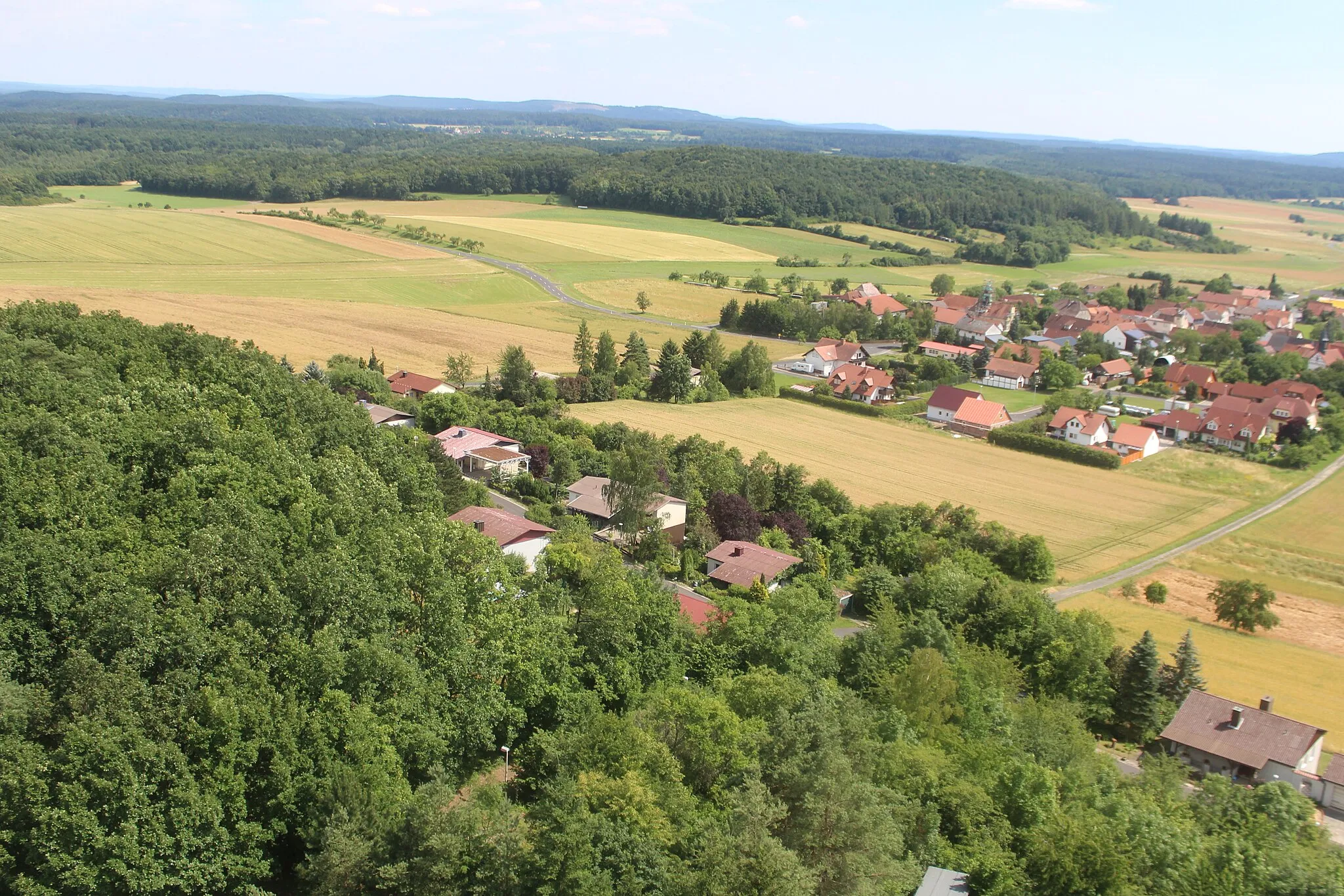 Photo showing: Blick vom Bayernturm Camera location 50° 15′ 50.48″ N, 10° 35′ 02.71″ E View this and other nearby images on: OpenStreetMap 50.264021;   10.584085