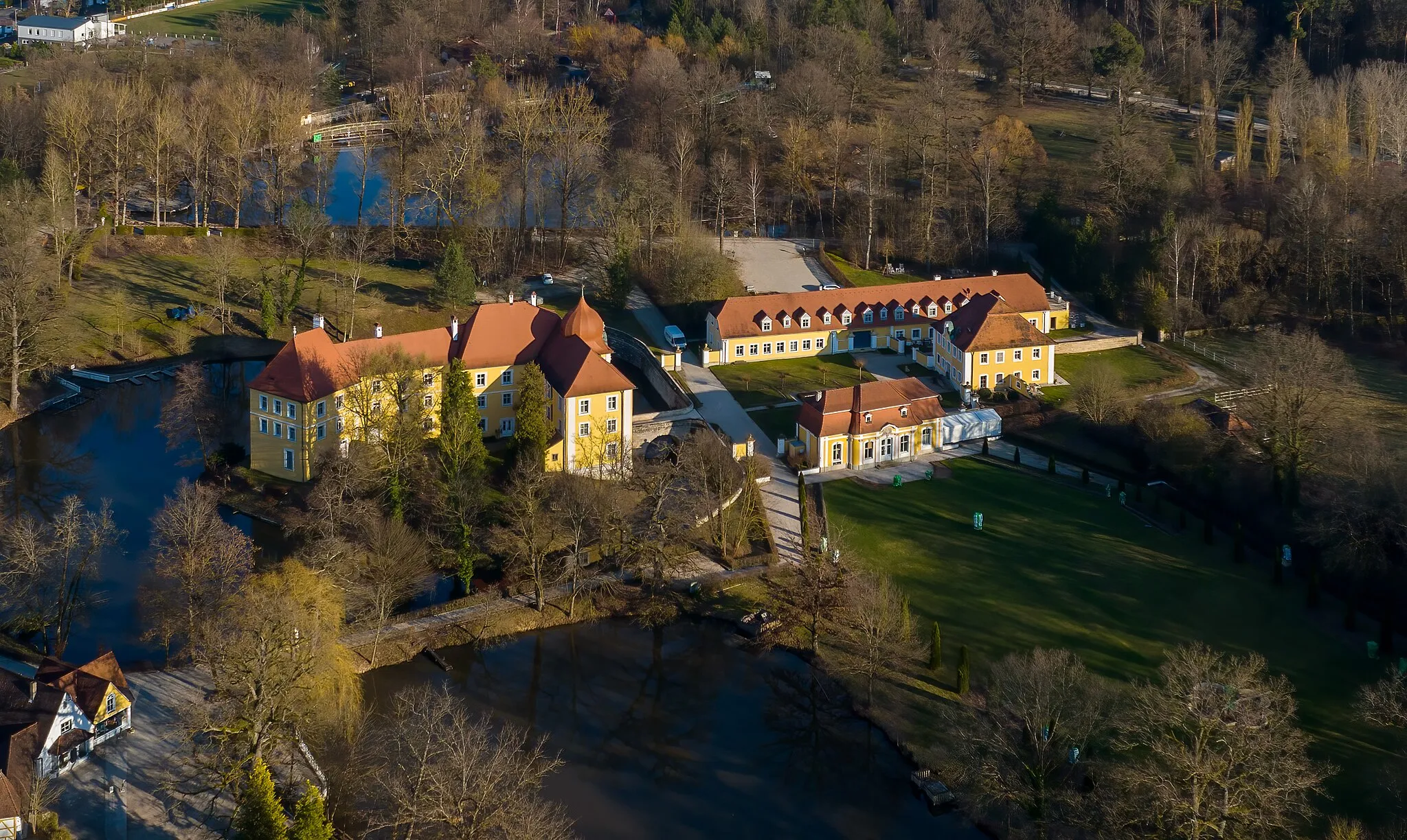 Photo showing: Schloss Thurn, Luftaufnahme