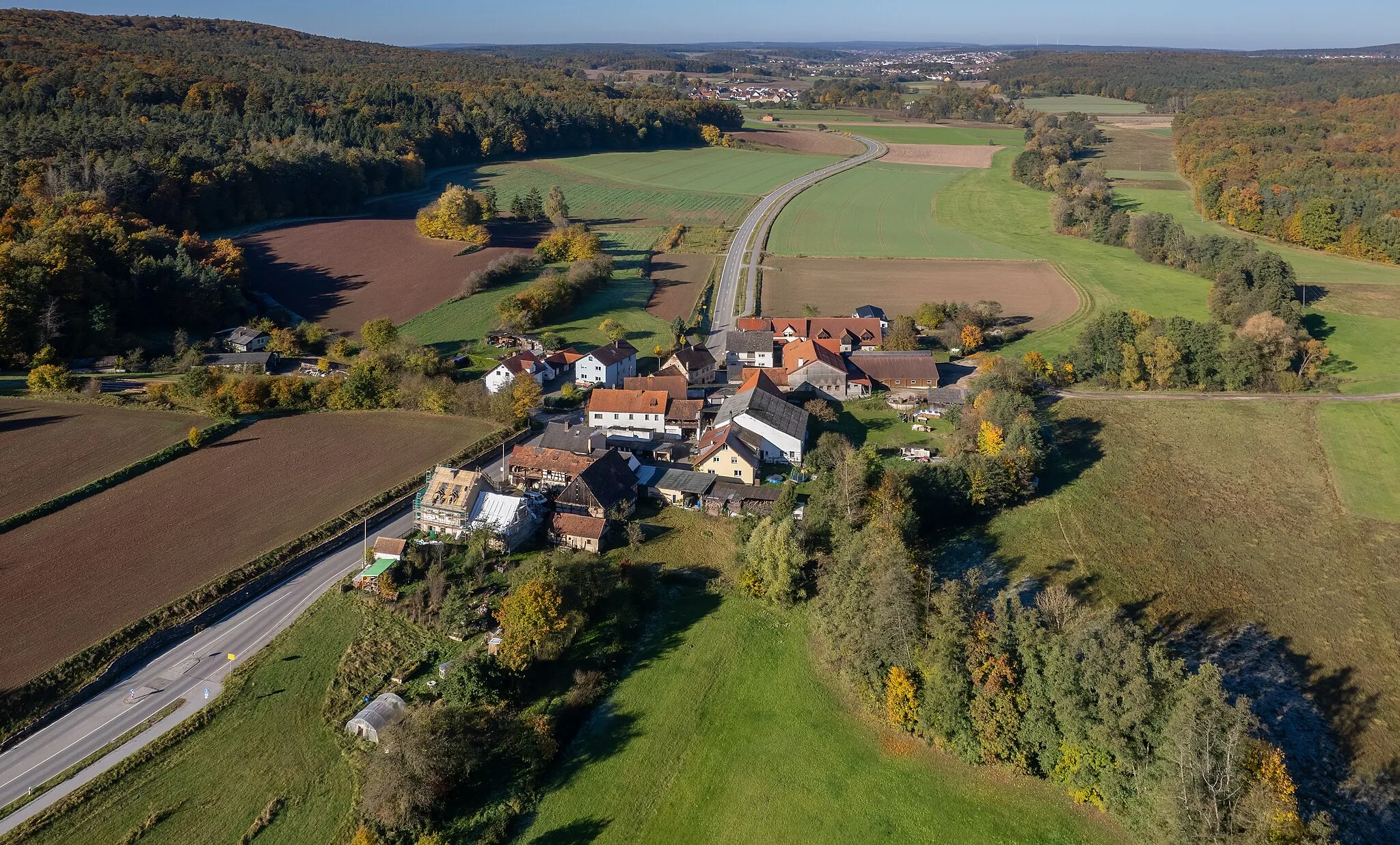 Photo showing: View of Höfen in Aurachtal in the district of Bamberg