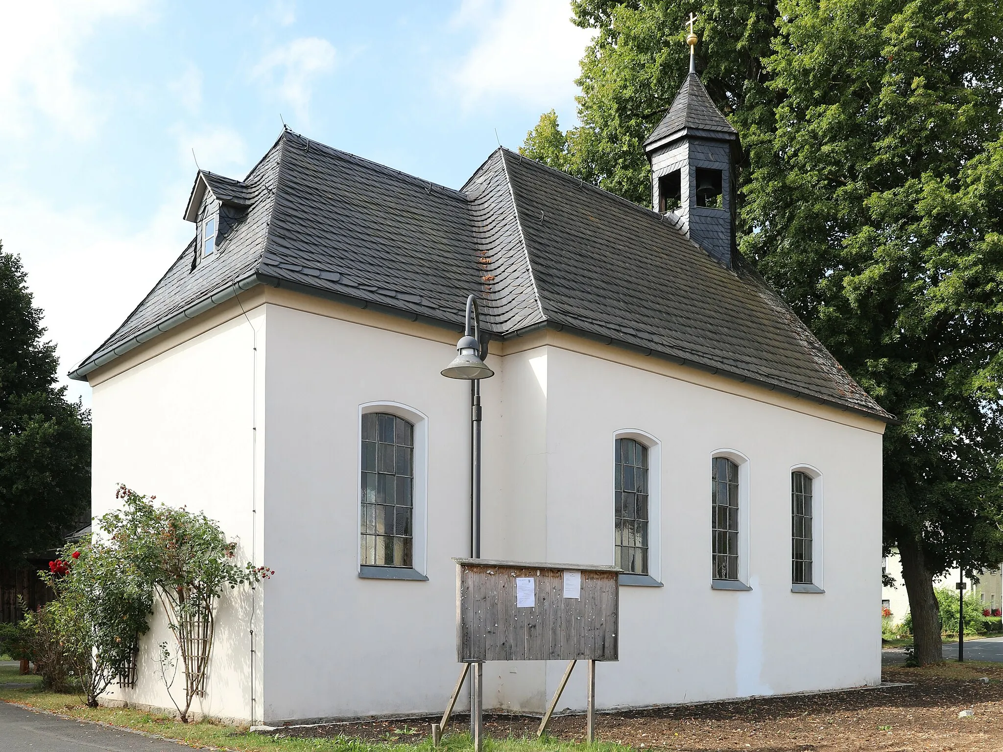 Photo showing: katholische Kapelle St. Mauritius in Großziegenfeld, 1957/58 vom Lichtenfelser Kreisbaumeister Werner Ruff errichtet, Weihe am 6. Dezember 1959 durch Weihbischof Johannes Lehnhardt