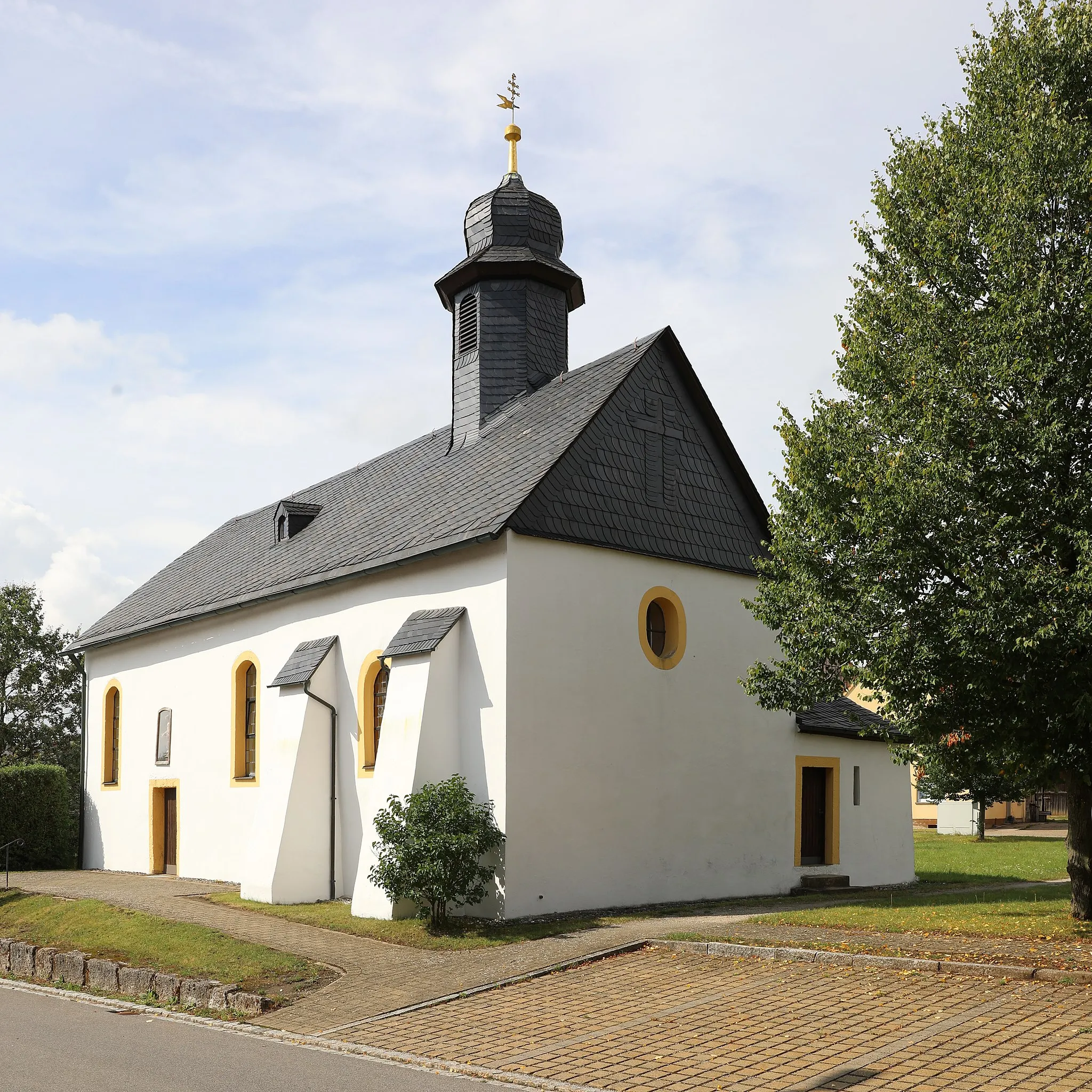 Photo showing: Kapelle St. Sebastian in Buckendorf, Langhaus 18. Jahrhundert, Chor wohl von 1491 und Wegkapelle