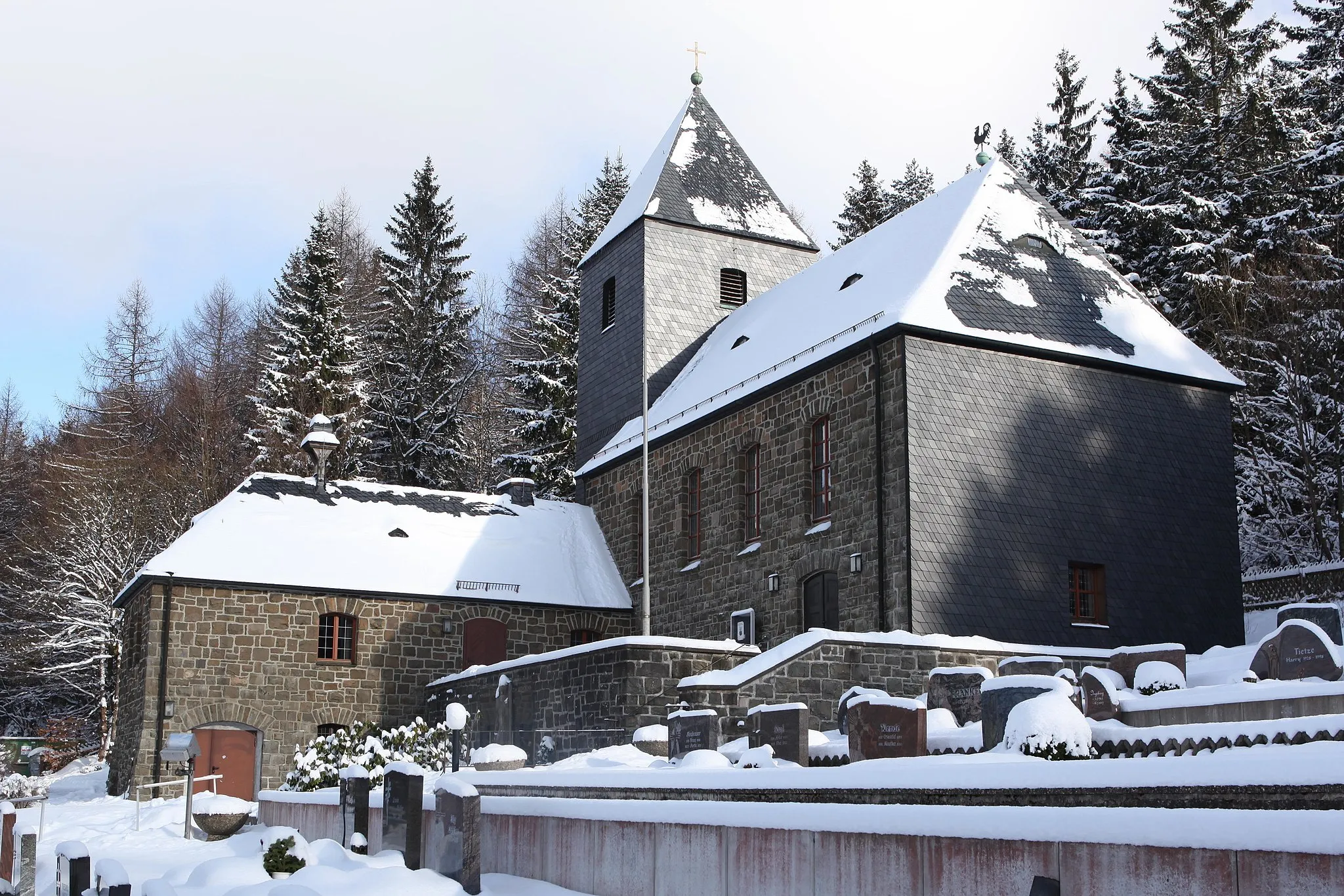Photo showing: evangelisch-lutherische Auferstehungskirche in Kleintettau (Architekt Reinhard Claaßen), OT von Tettau, Landkreis Kronach