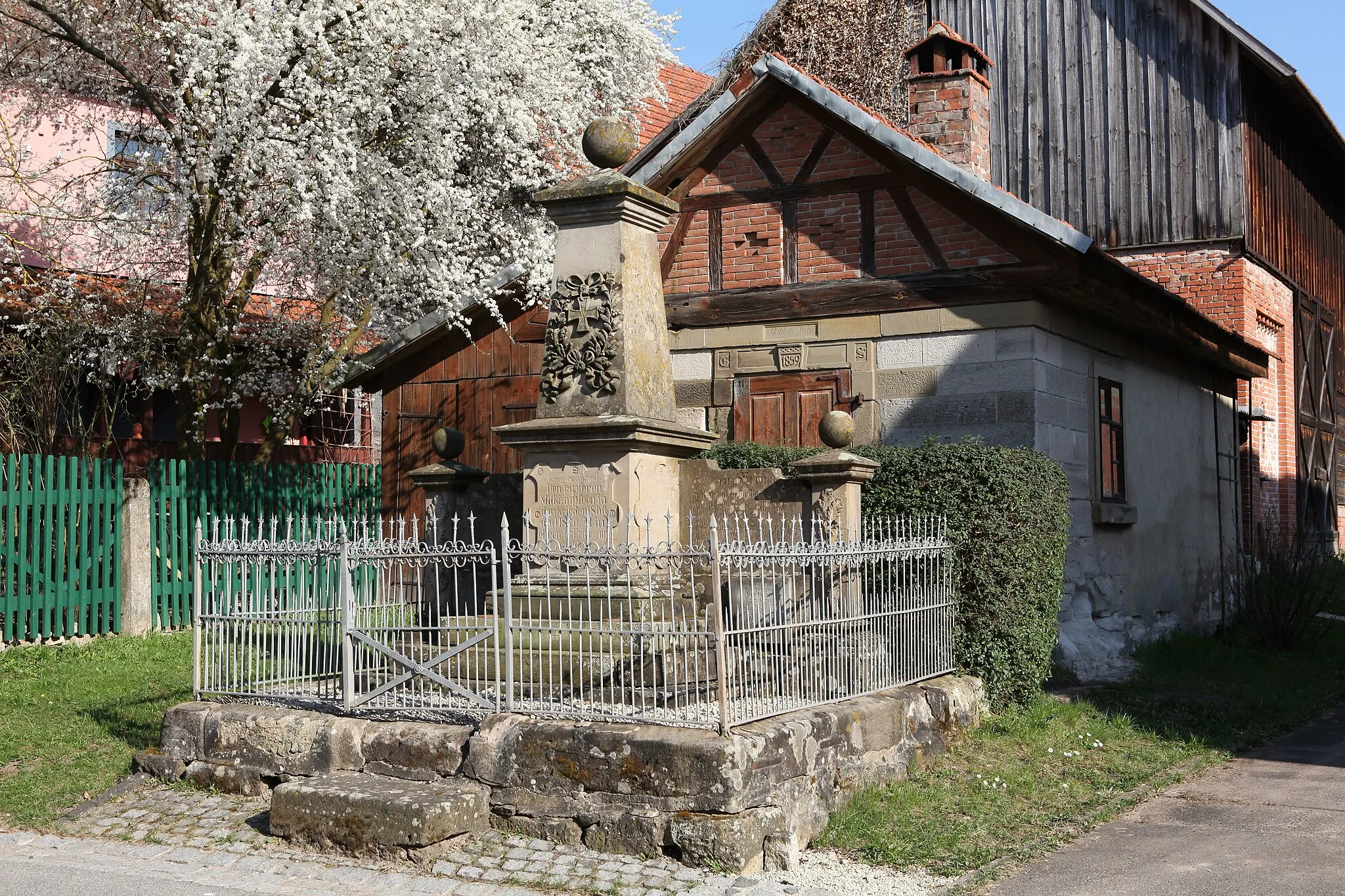 Photo showing: Kriegerdenkmal in Sülzfeld, Bad Rodach