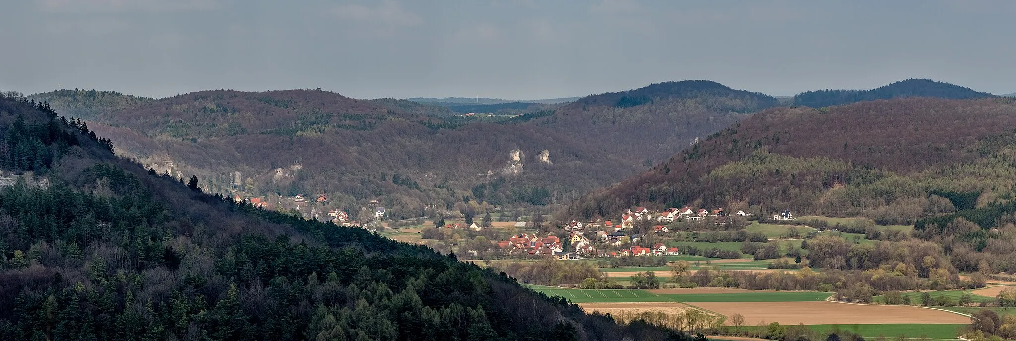 Photo showing: View of Niederfellendorf from the Burgstall Ebermannstadt