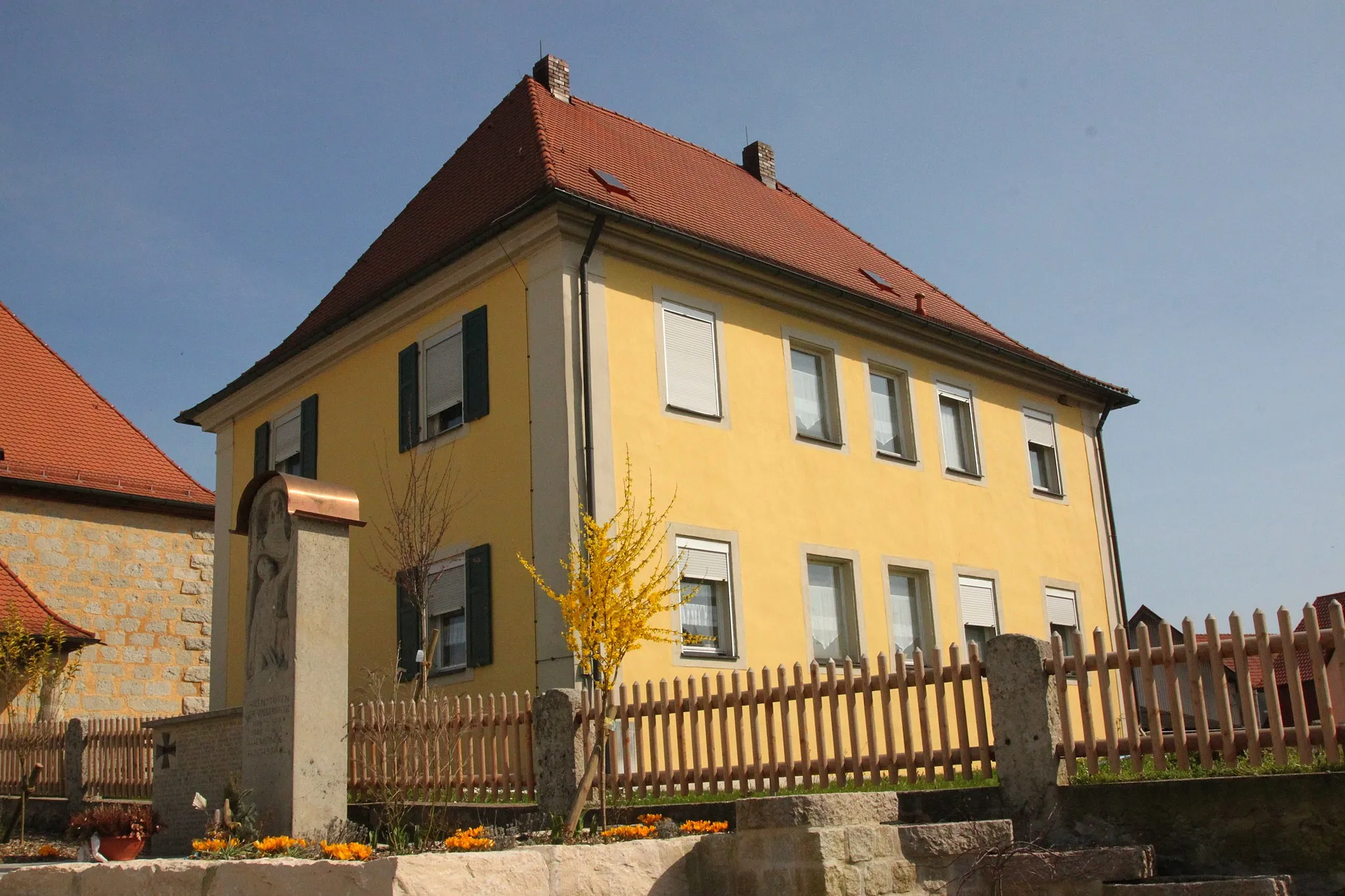 Photo showing: Pfarrhaus, Hochstahl 12, Baudenkmal D-4-72-115-19