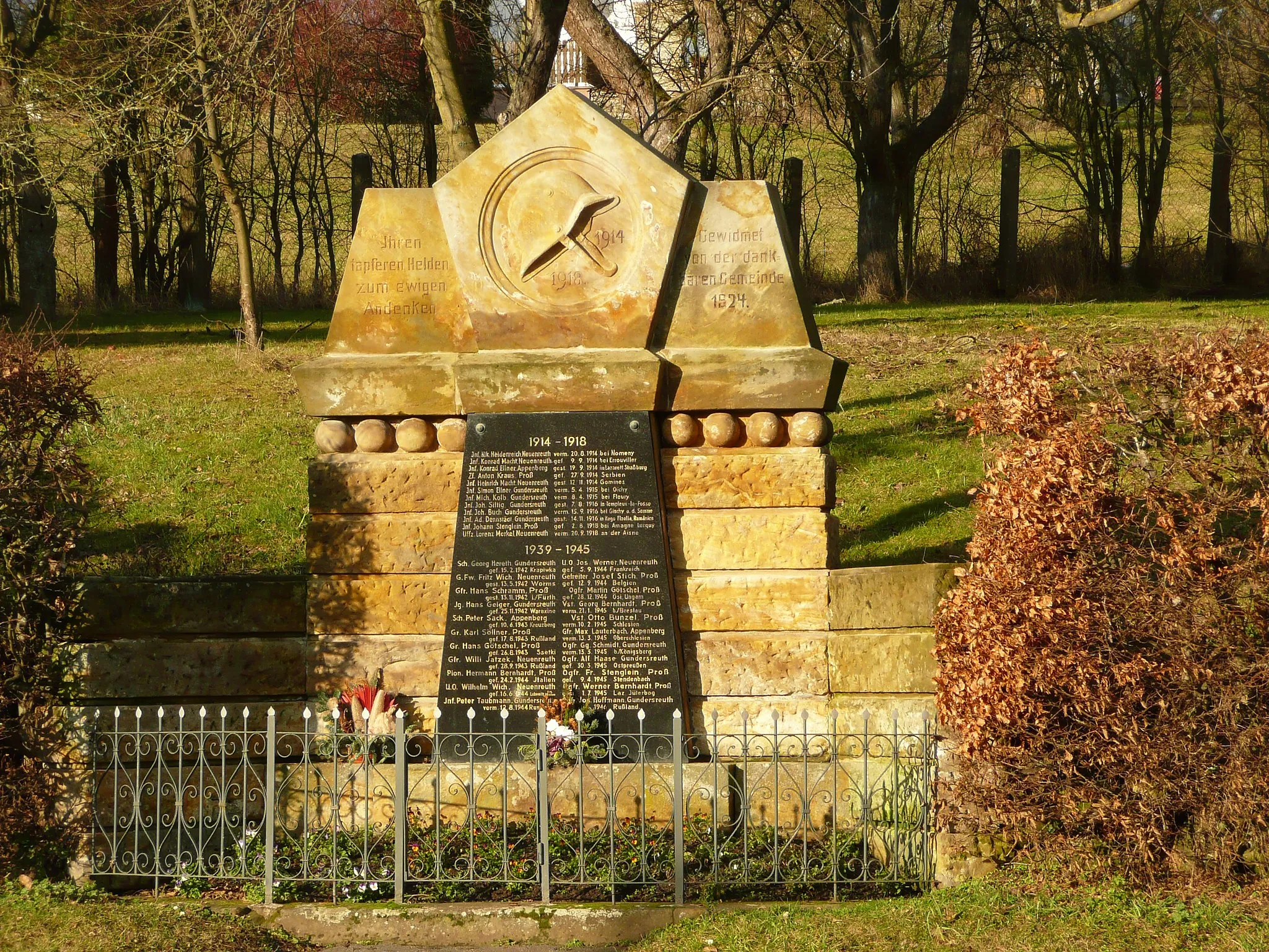 Photo showing: Das Kriegerdenkmal in Gundersreuth (D-4-77-136-28)