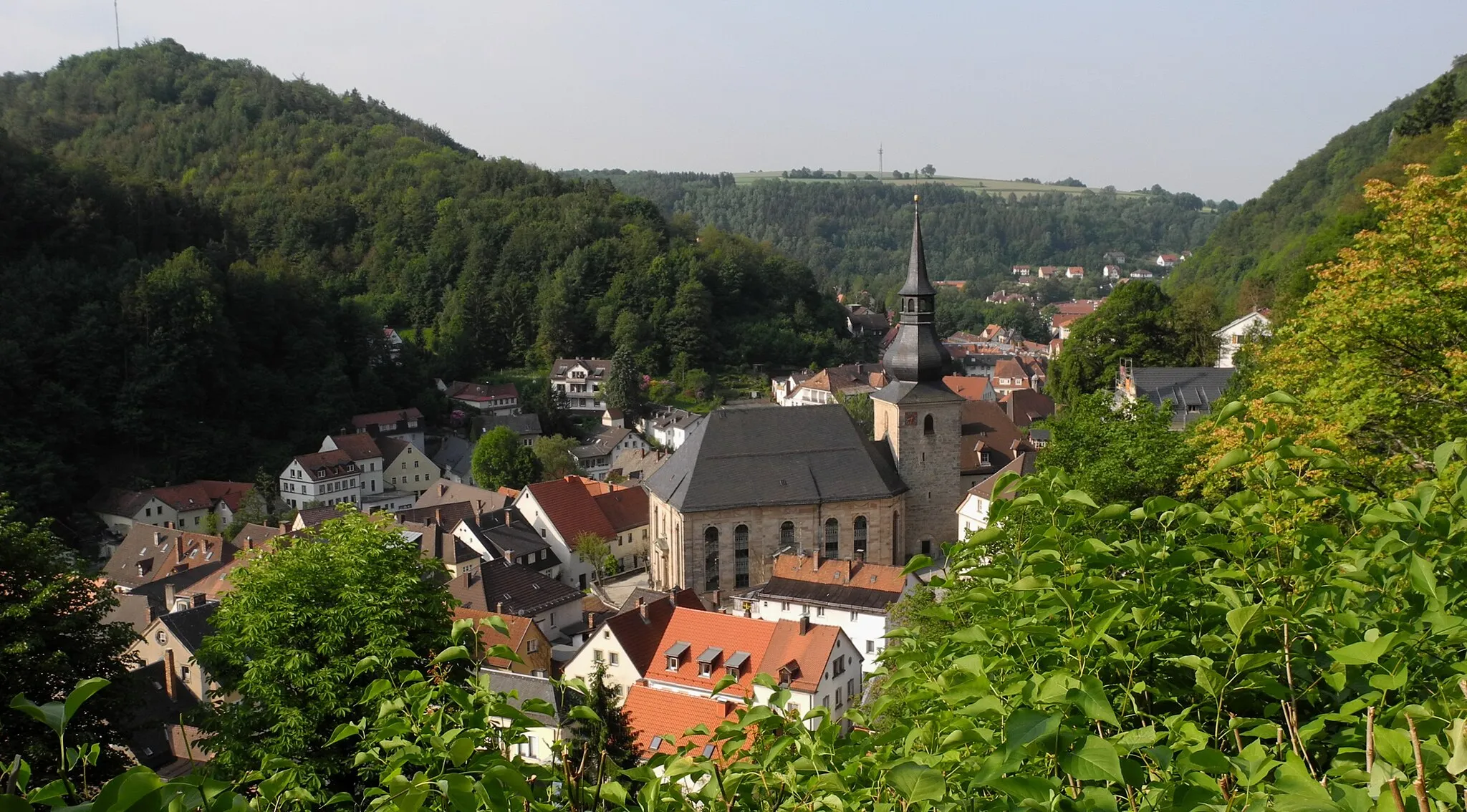 Photo showing: Bad Berneck im Fichtelgebirge, Sicht vom Burgturm, evangelisch-lutherische Pfarrkirche