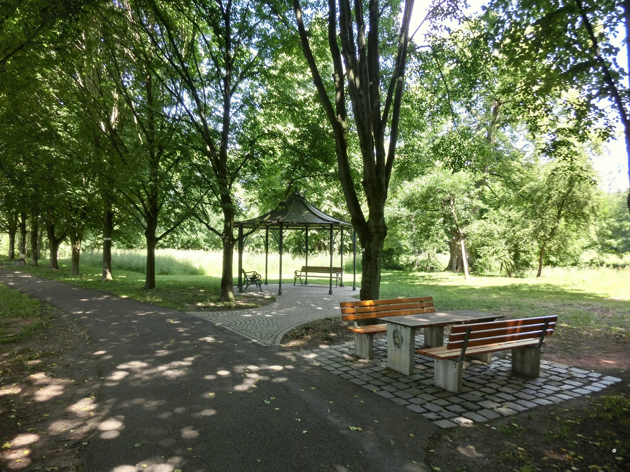 Photo showing: Rastplatz in der Lindenallee