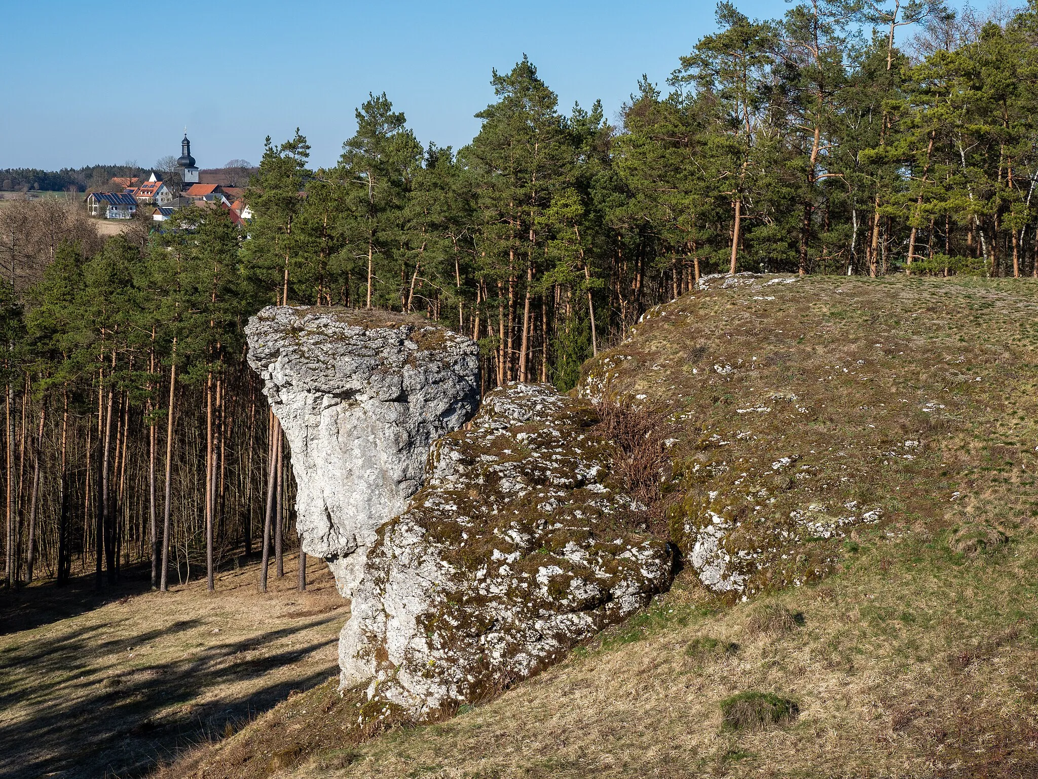 Photo showing: Heroldstein in the Leinleiter Valley in Franconian Switzerland