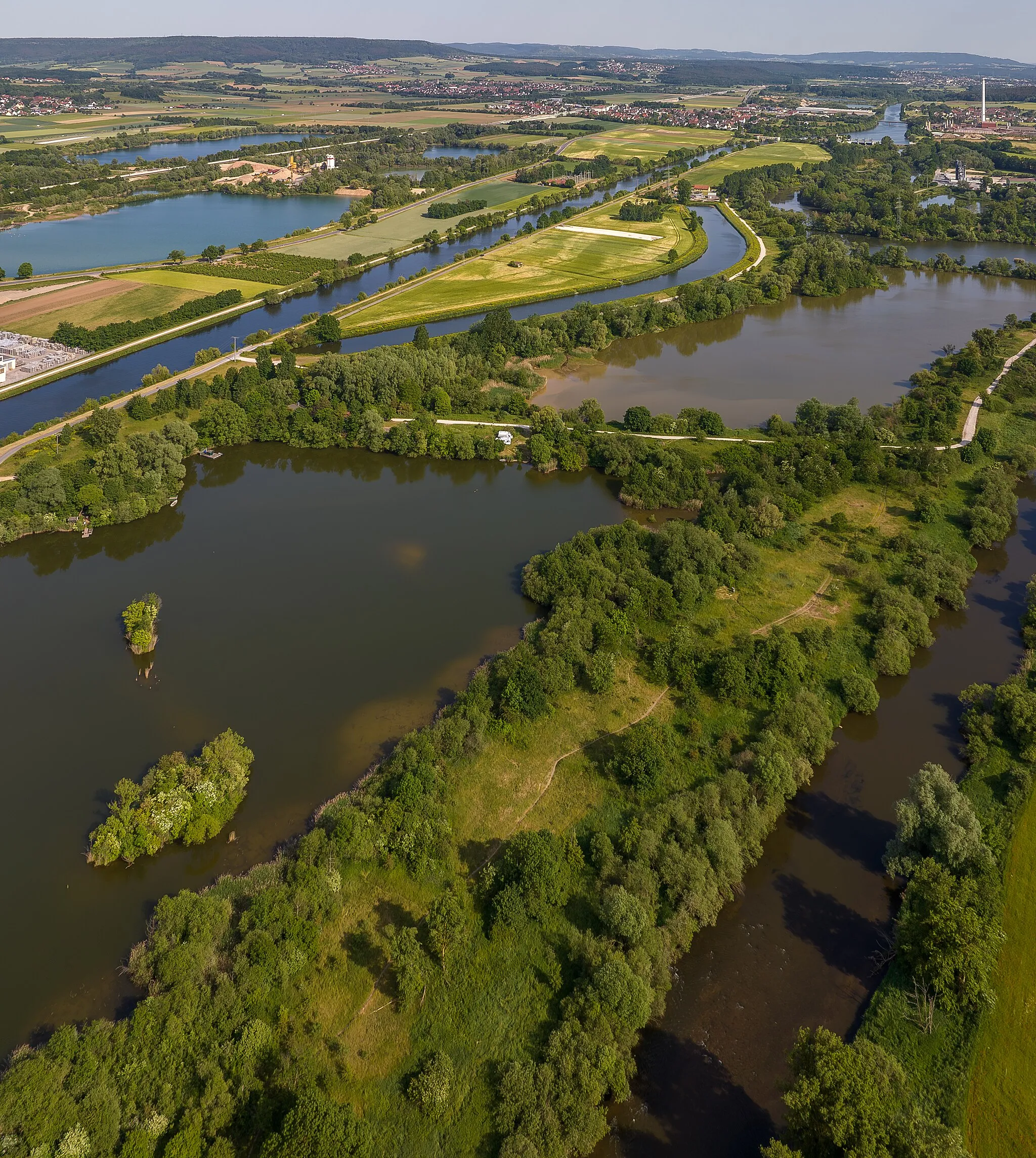 Photo showing: View of the Regnitz and the Main-Danube Canal near Seußling, aerial photo