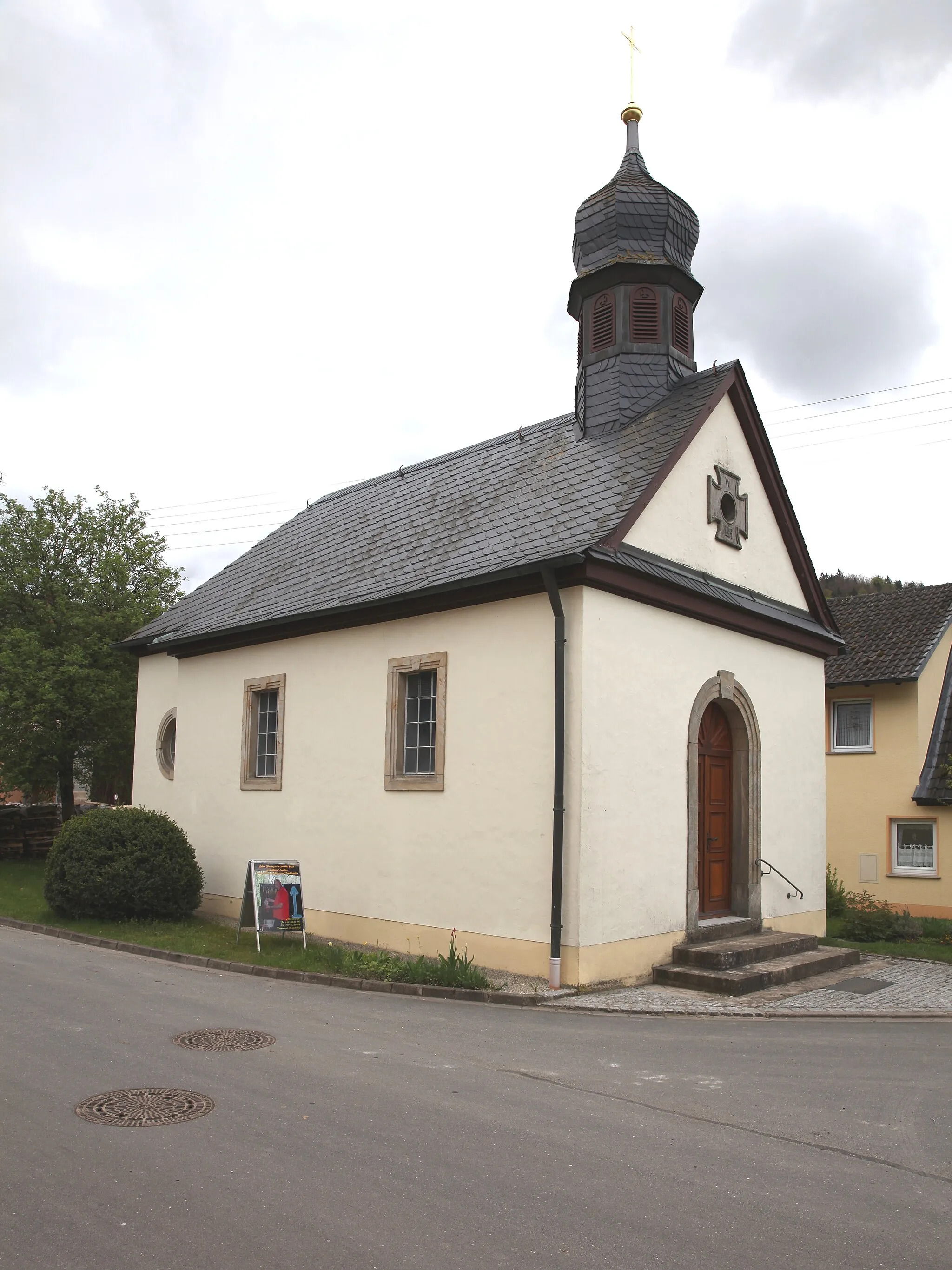 Photo showing: Katholische Kapelle St. Maria in Serkendorf