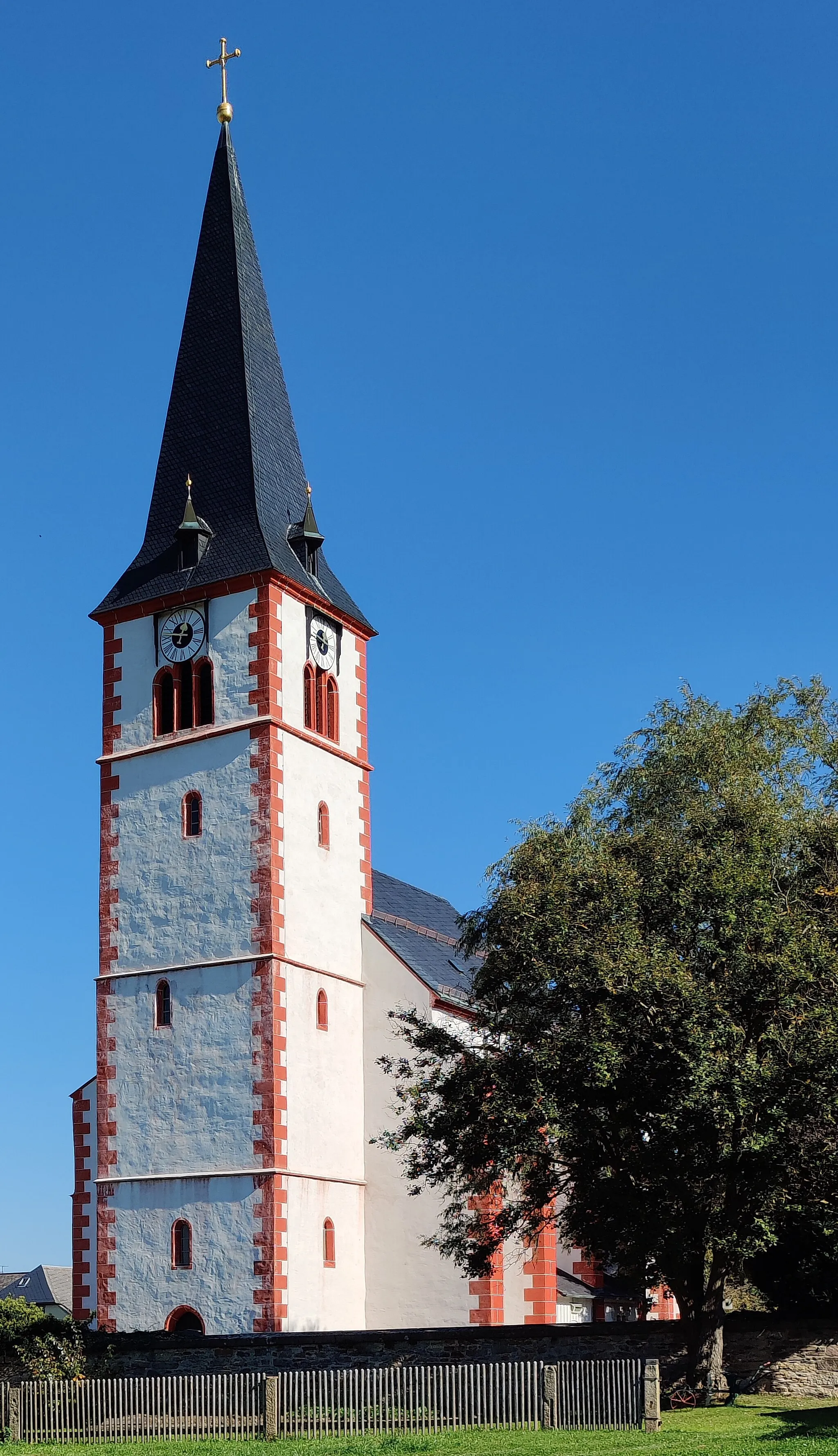 Photo showing: Evangelisch-lutherische Pfarrkirche St. Erhard Pilgramsreuth, Stadt Rehau, Landkreis Hof, Oberfranken, Bayern, Deutschland