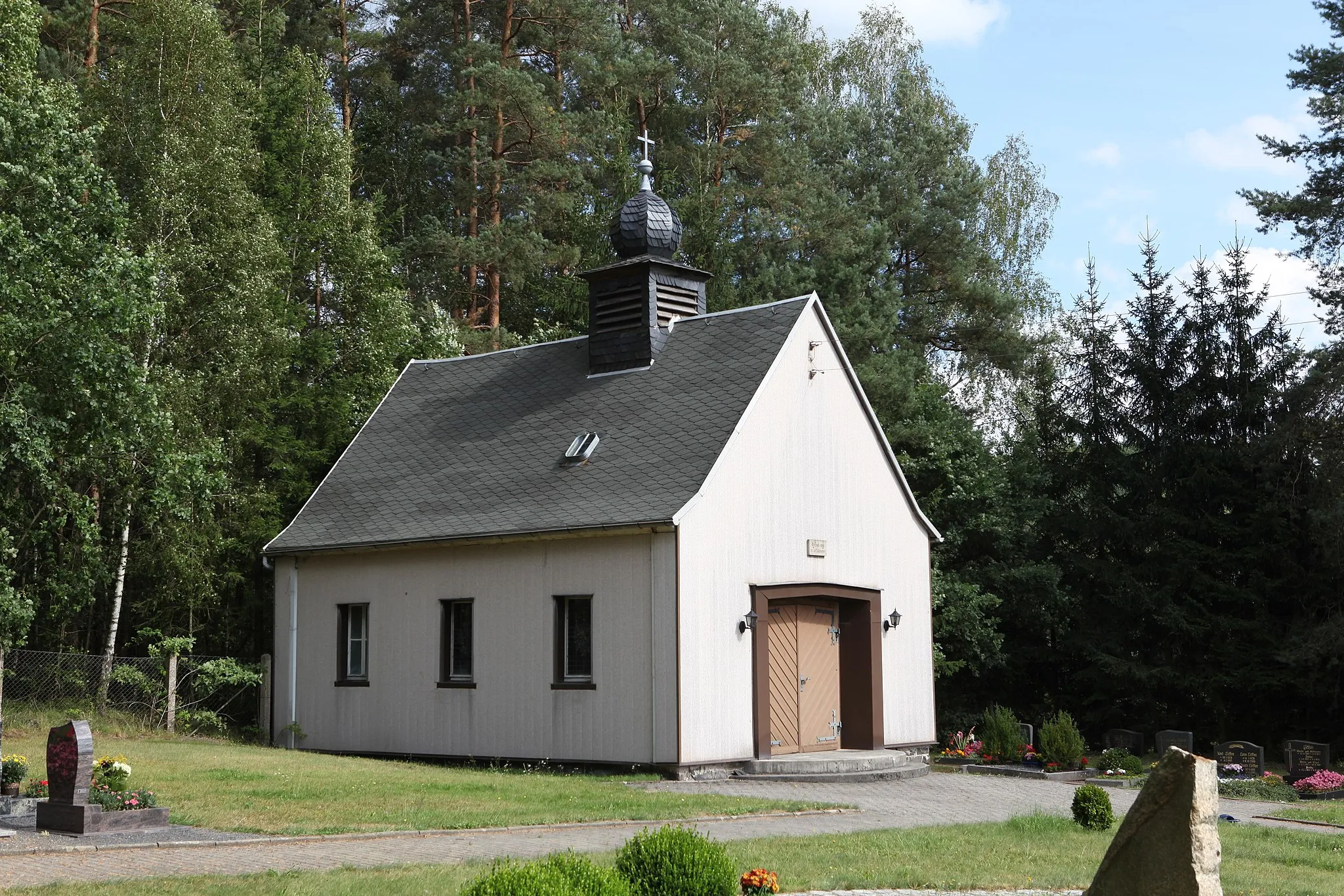 Photo showing: Friedhofskapelle in Rotheul, OT von Neuhaus-Schierschnitz