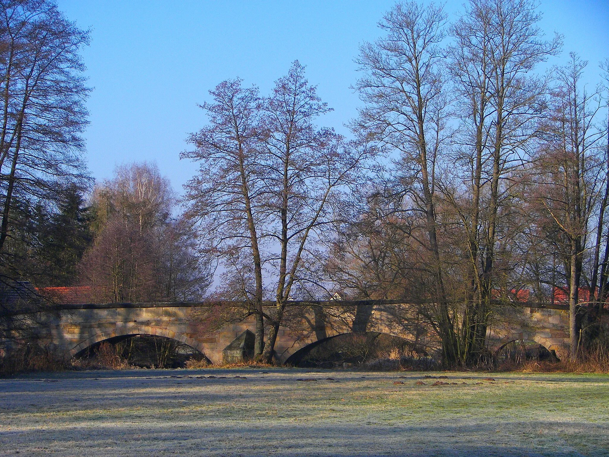 Photo showing: Old bridge over Roter Main river in Neudrossenfeld
