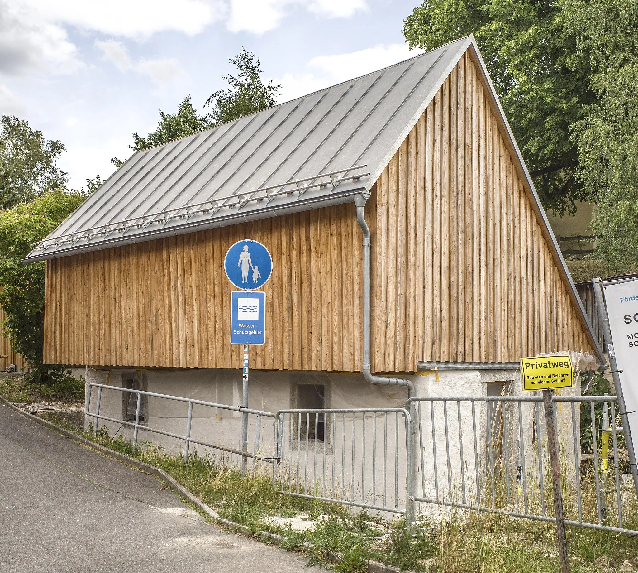 Photo showing: Kleinhaus, Fachwerkobergeschoss verbrettert, Frackdach, 18. Jahrhundert