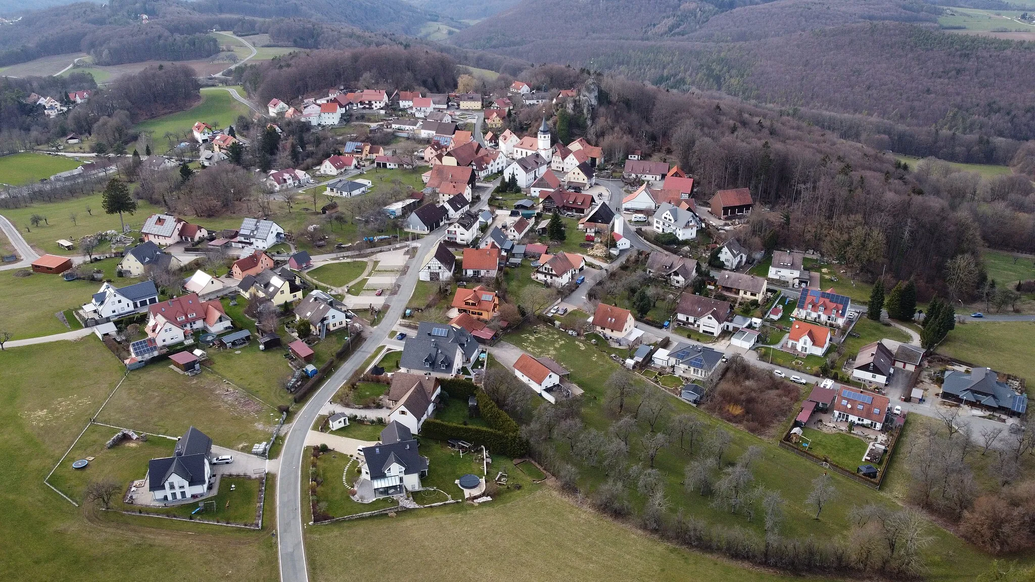 Photo showing: Luftbild von Wichsenstein aus östlicher Richtung.