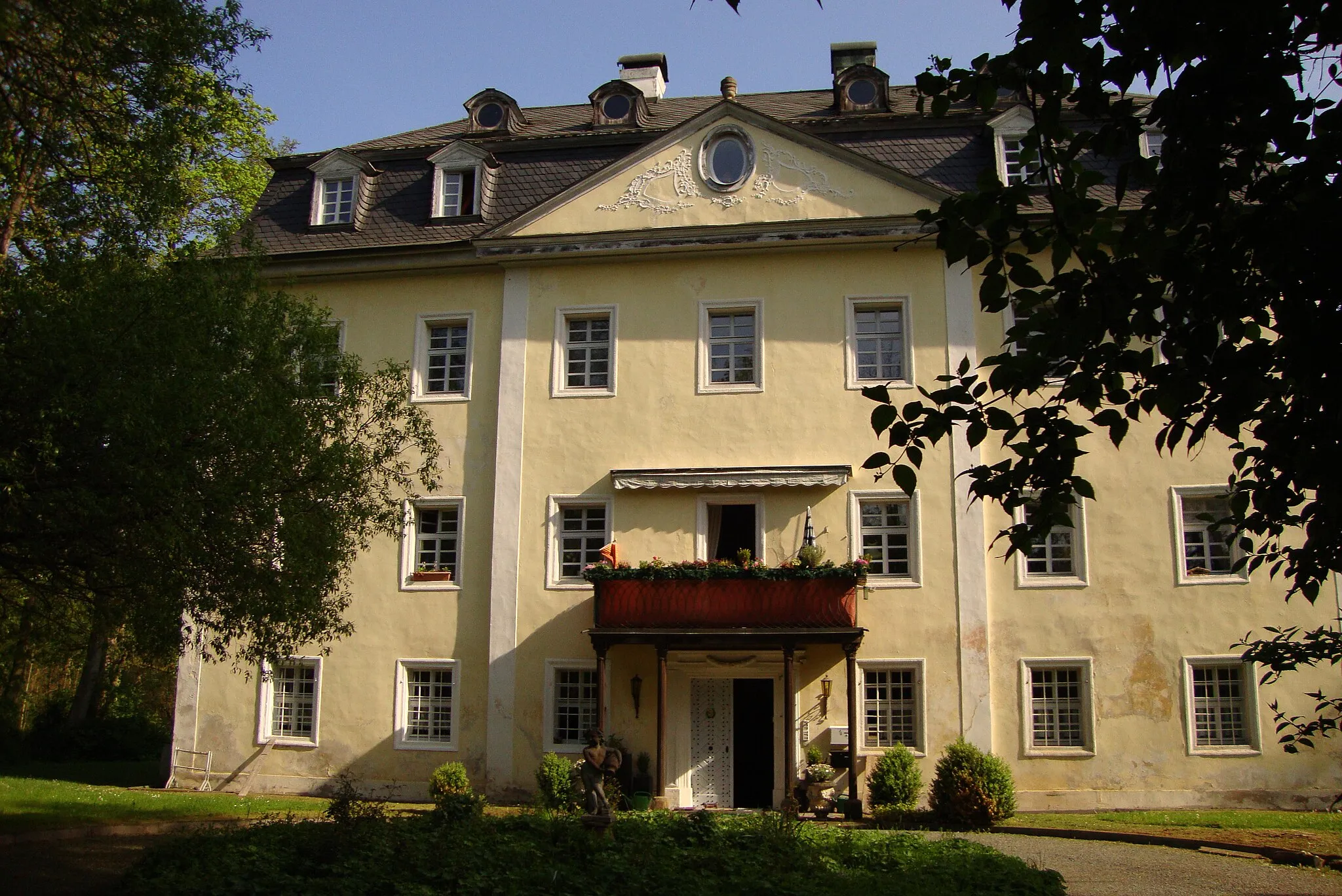 Photo showing: Schloss Schmeilsdorf, ehemals im Besitz der Freiherren von Künßberg-Wernstein.