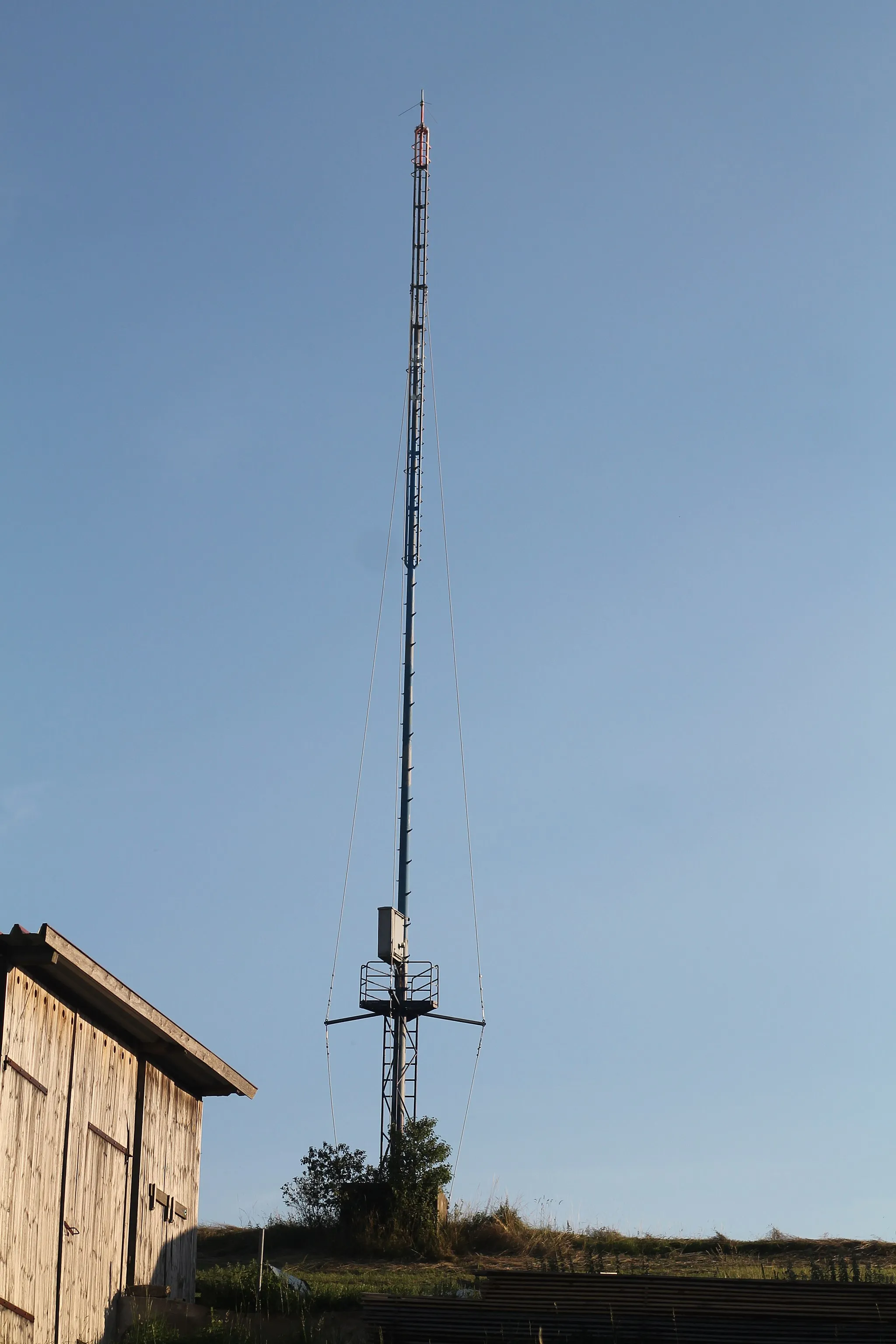 Photo showing: Funkturm bei den Kleetzhöfen in Thurnau Camera location 49° 59′ 39.05″ N, 11° 23′ 57.78″ E View this and other nearby images on: OpenStreetMap 49.994181;   11.399383