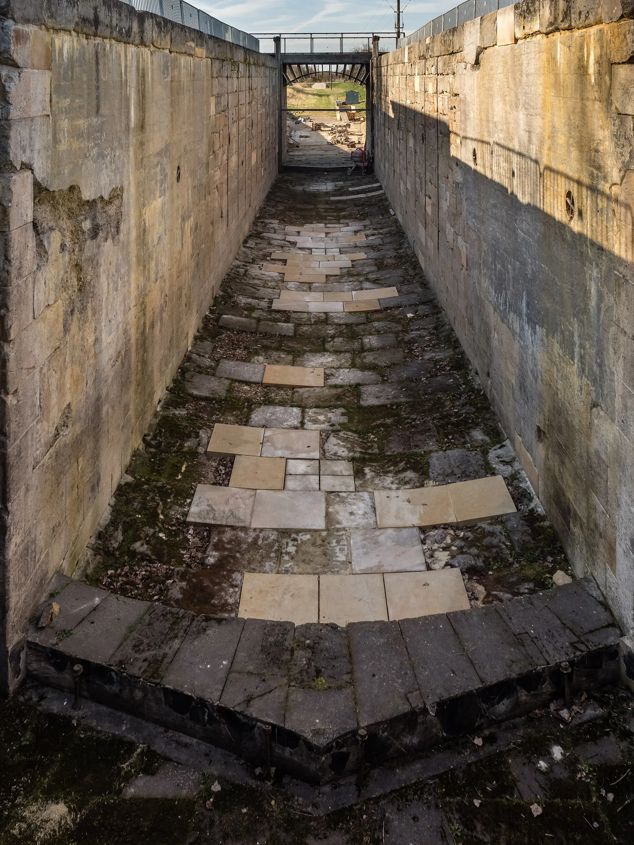 Photo showing: Sluice 94 of the Ludwig-Danube-Main-Canal in Eggolsheim