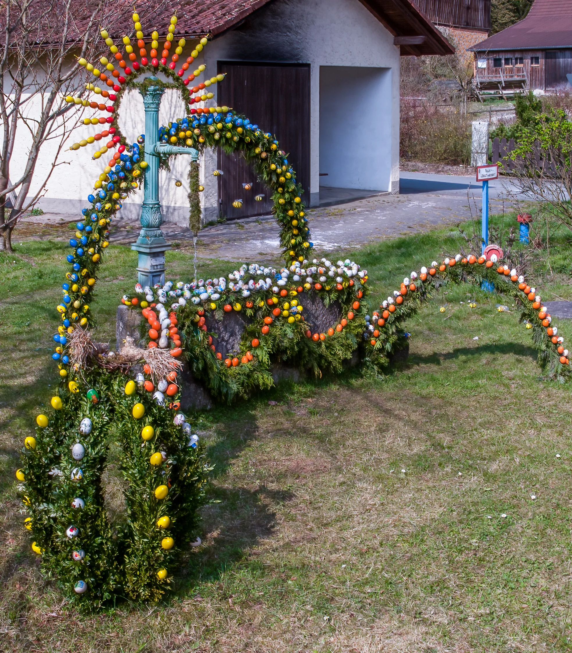 Photo showing: Easter fountain in Voigendorf in Franconian Switzerland in Upper Franconia.