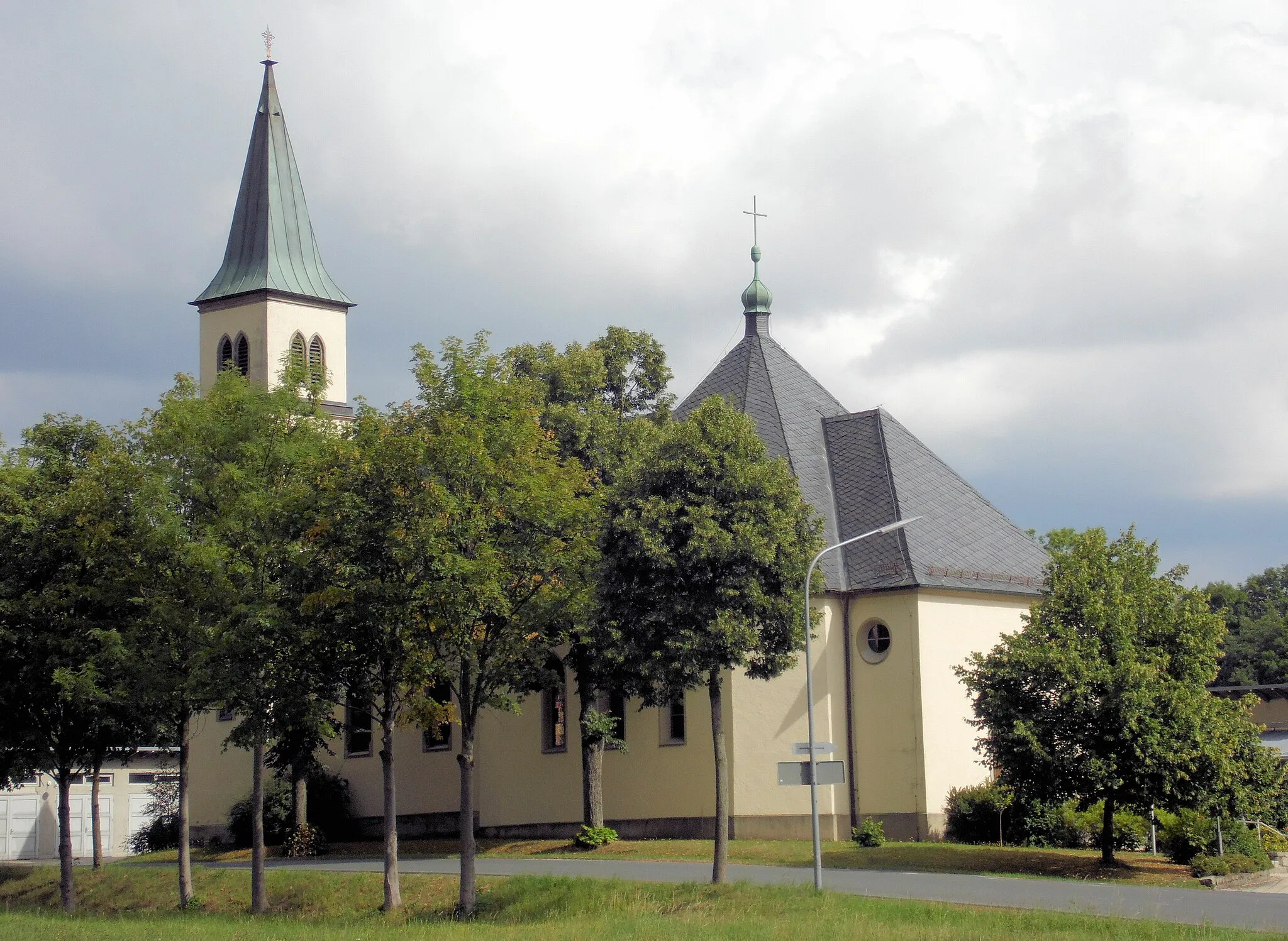 Photo showing: Die katholische Kirche "St. Michael" in Rosenhammer