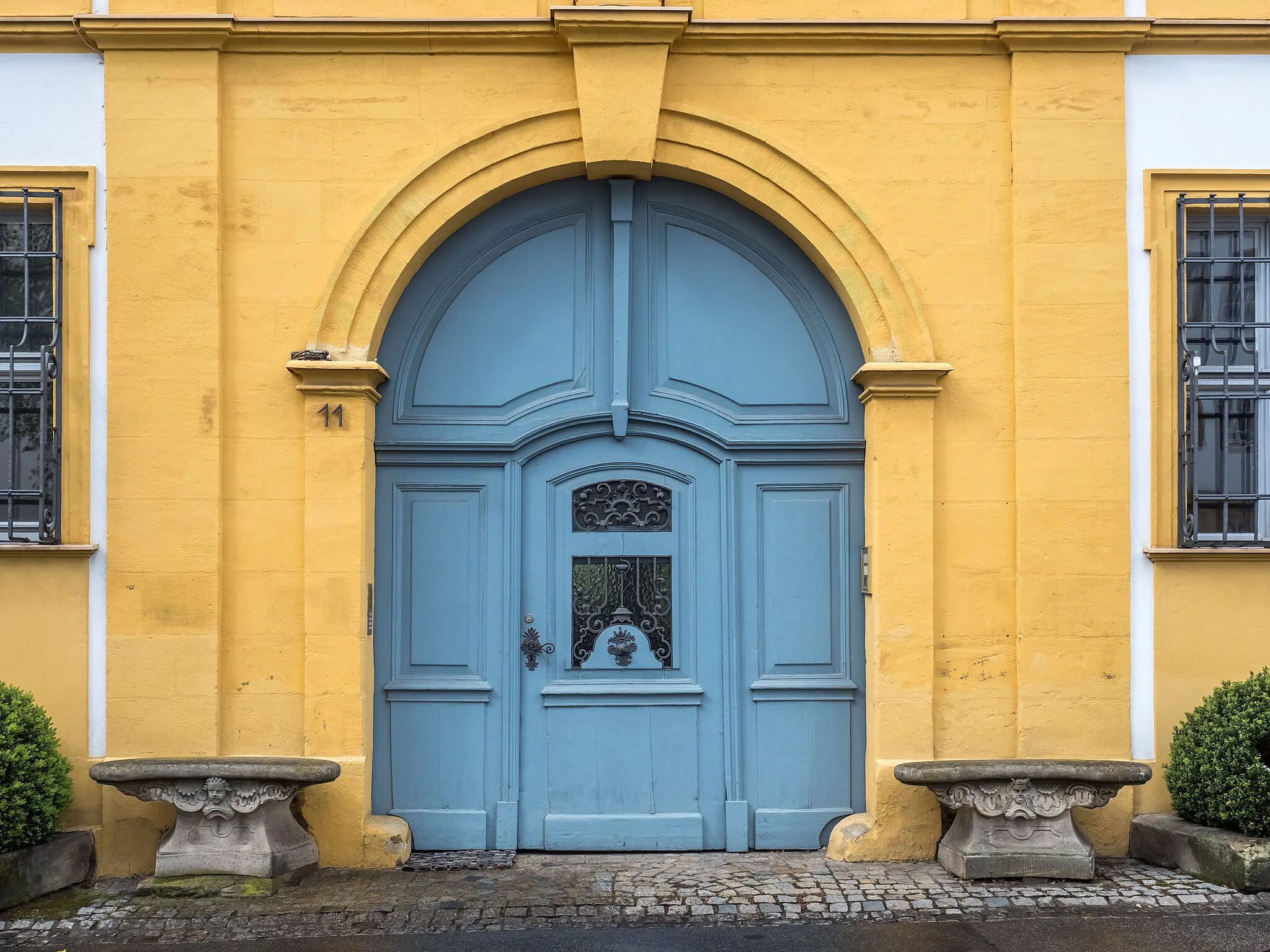 Photo showing: Door of the former administration building of the prince-bishop in Hallstadt near Bamberg