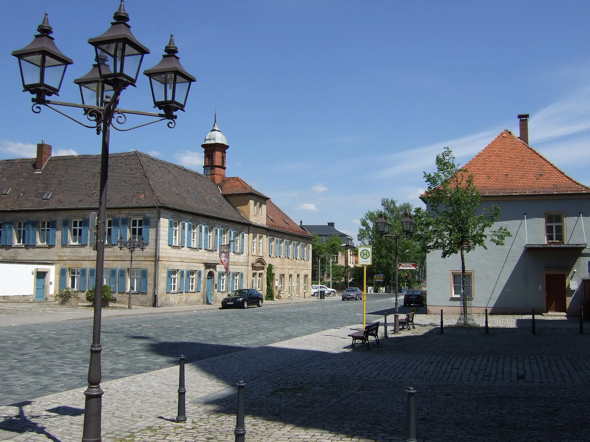 Photo showing: Rathaus, Bayreuth, St. Georgen, Sandsteinquaderbau auf U-förmigem Grundriss mit Walmdach, mittlerem Zwerchhausrisalit und Dachreiter, 18.Jhd.